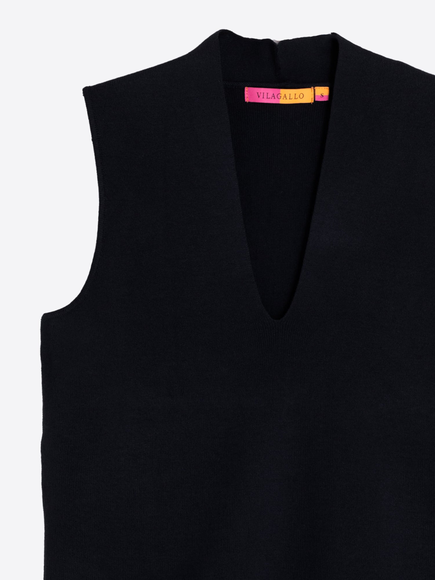 TOP NEGRO ESCOTE EN V