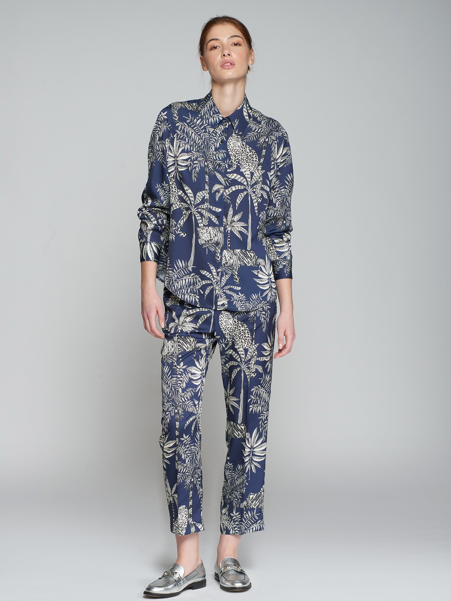 PANTALON CLARISE SELVA AZUL MARINO ESTAMPADO