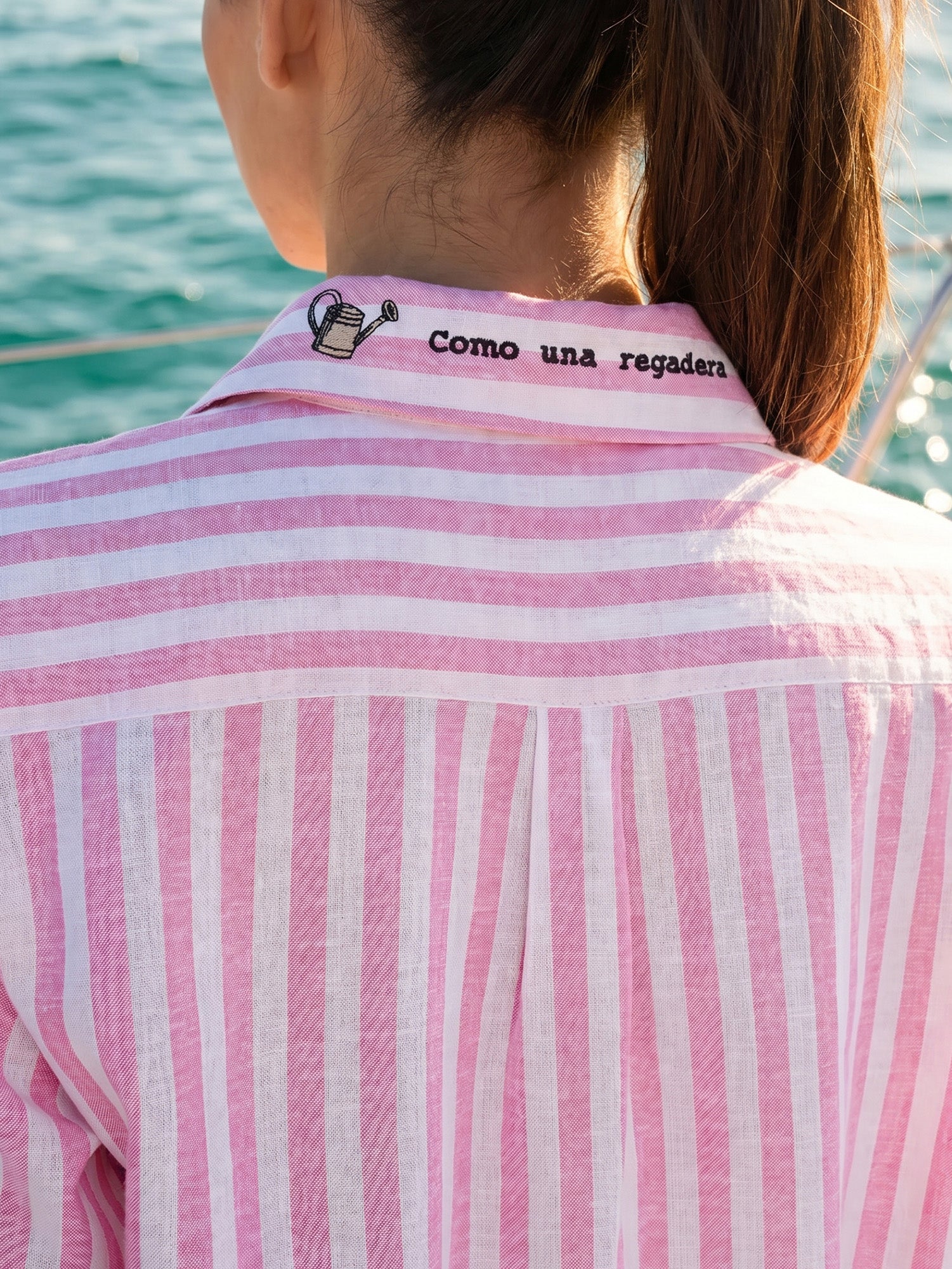 CAMISA RAYAS ROSA FLORES BORDADO