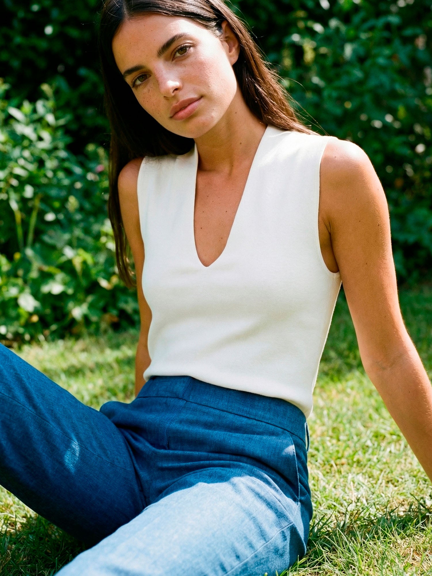 RAW KNIT TOP WITH V-NECK