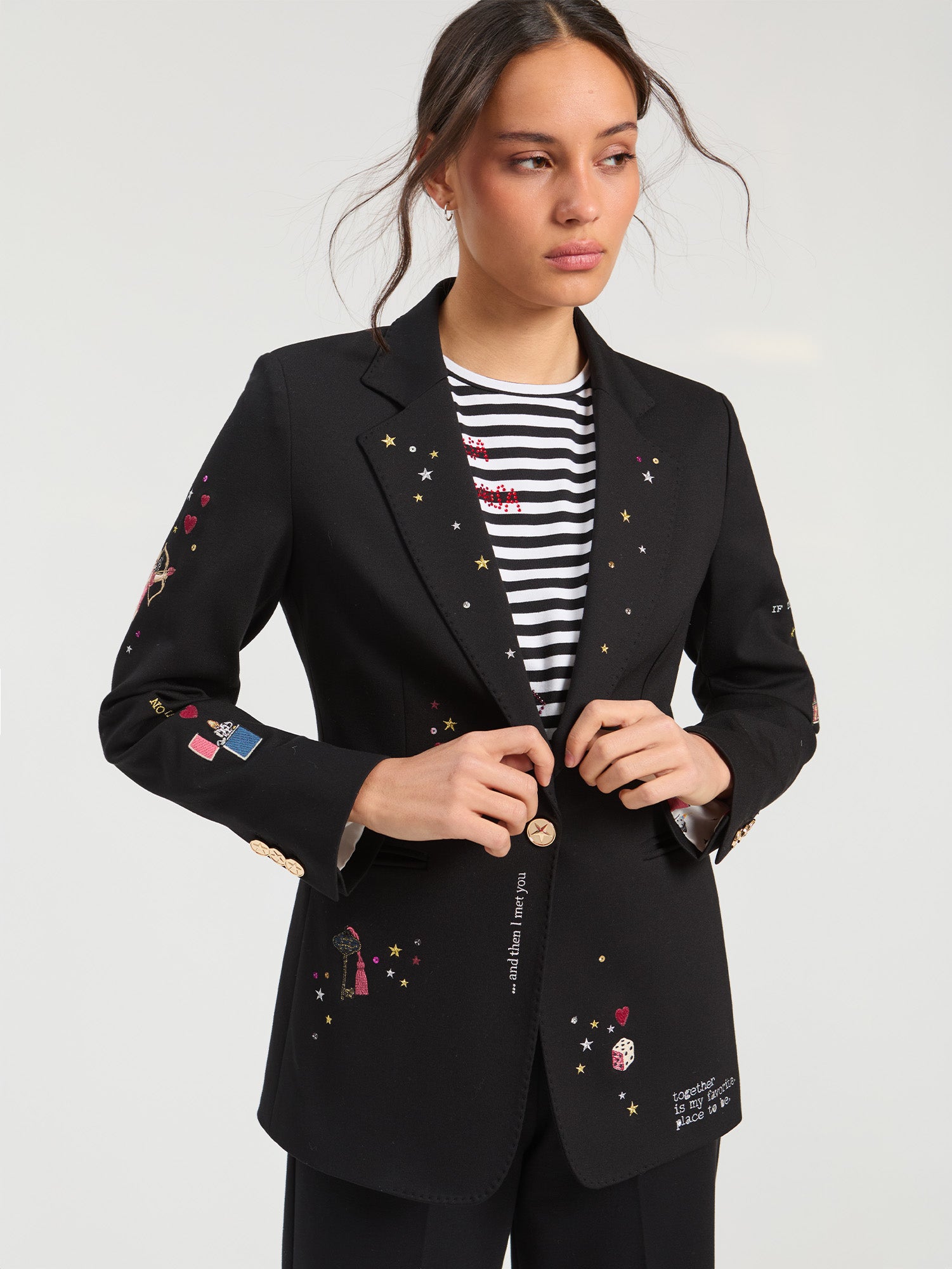 CHAQUETA NEGRO CUPIDO BORDADO