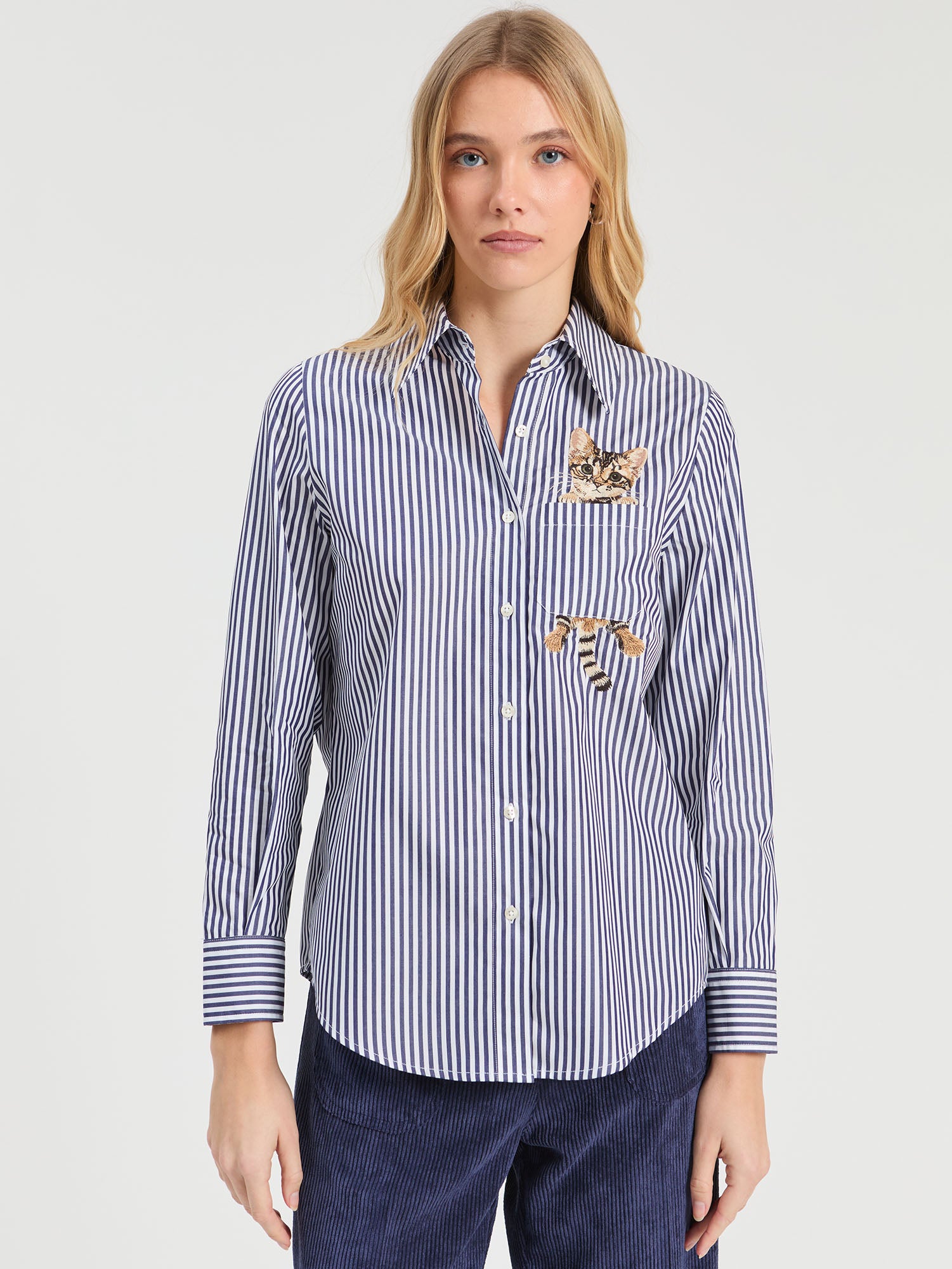 CAMISA DE RAYAS AZULES BORDADOS GATOS