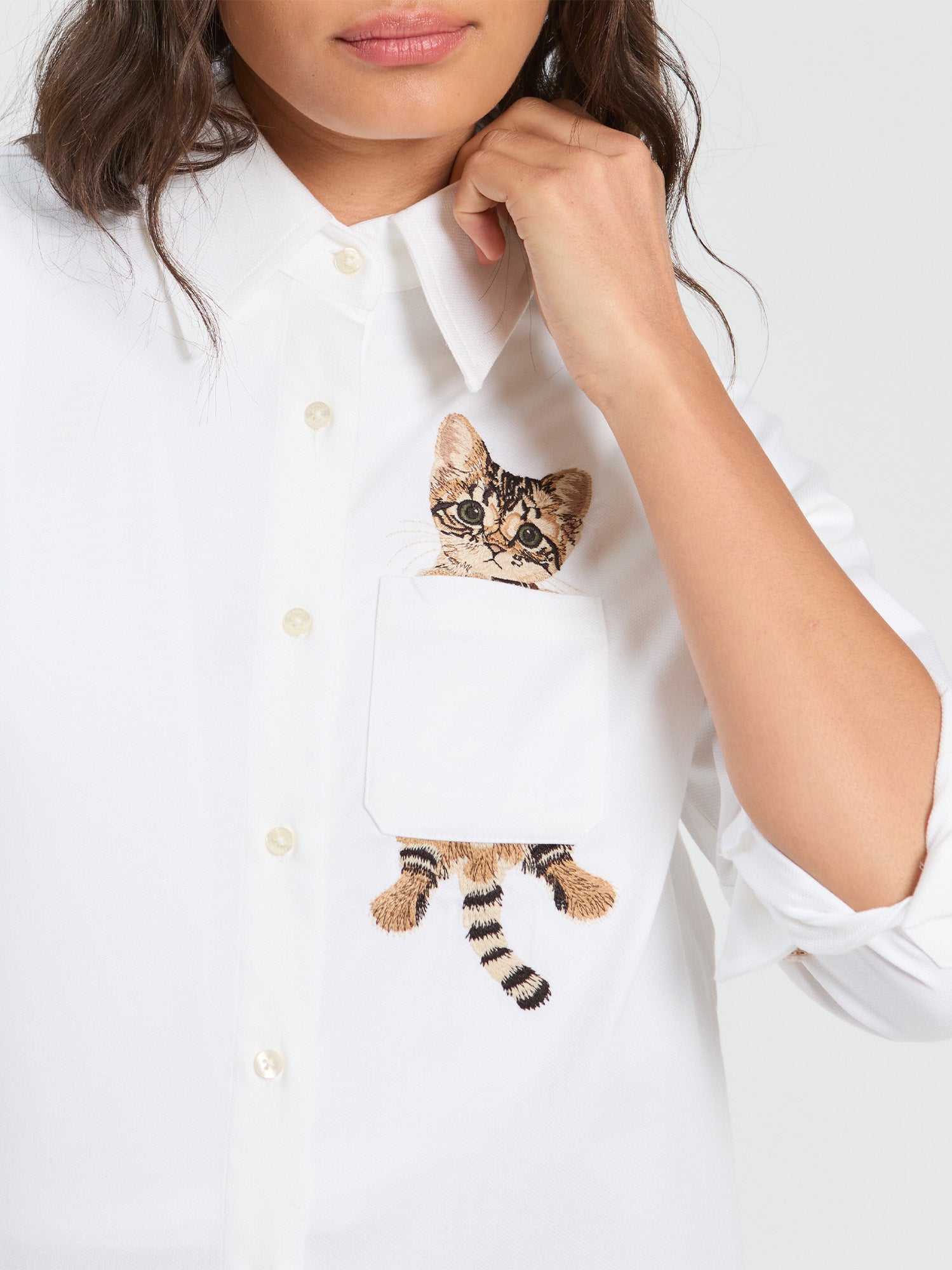 WHITE HERRINGBONE SHIRT WITH CAT EMBROIDERY