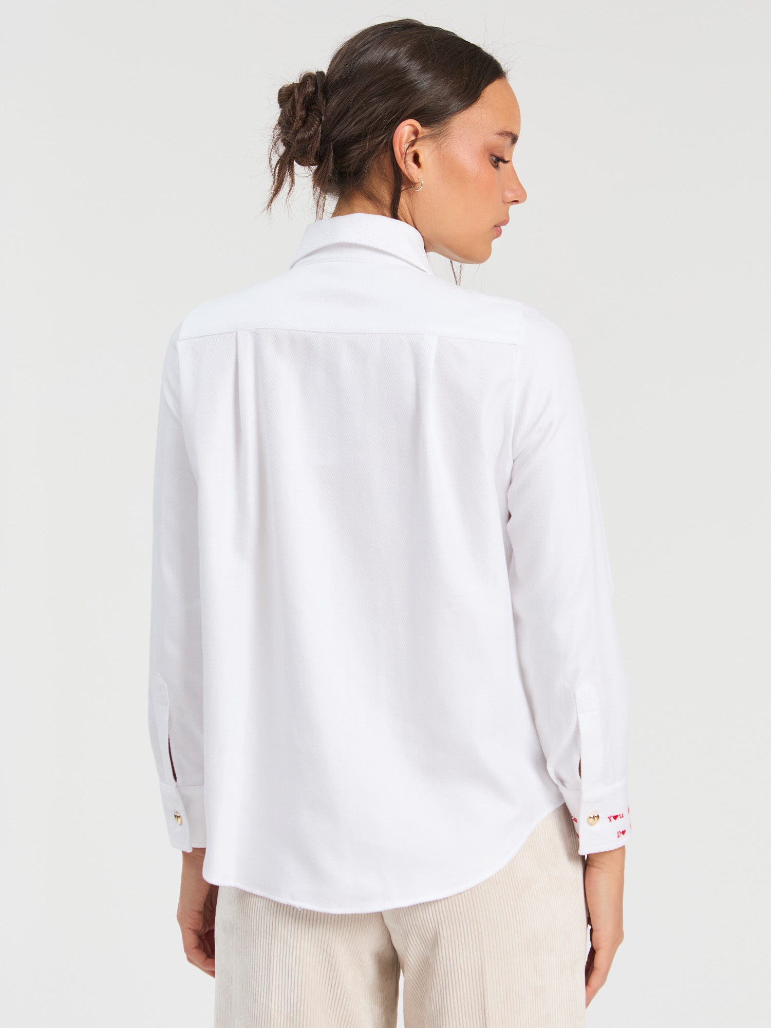CAMISA ESPIGA BLANCA BORDADO CORAZON