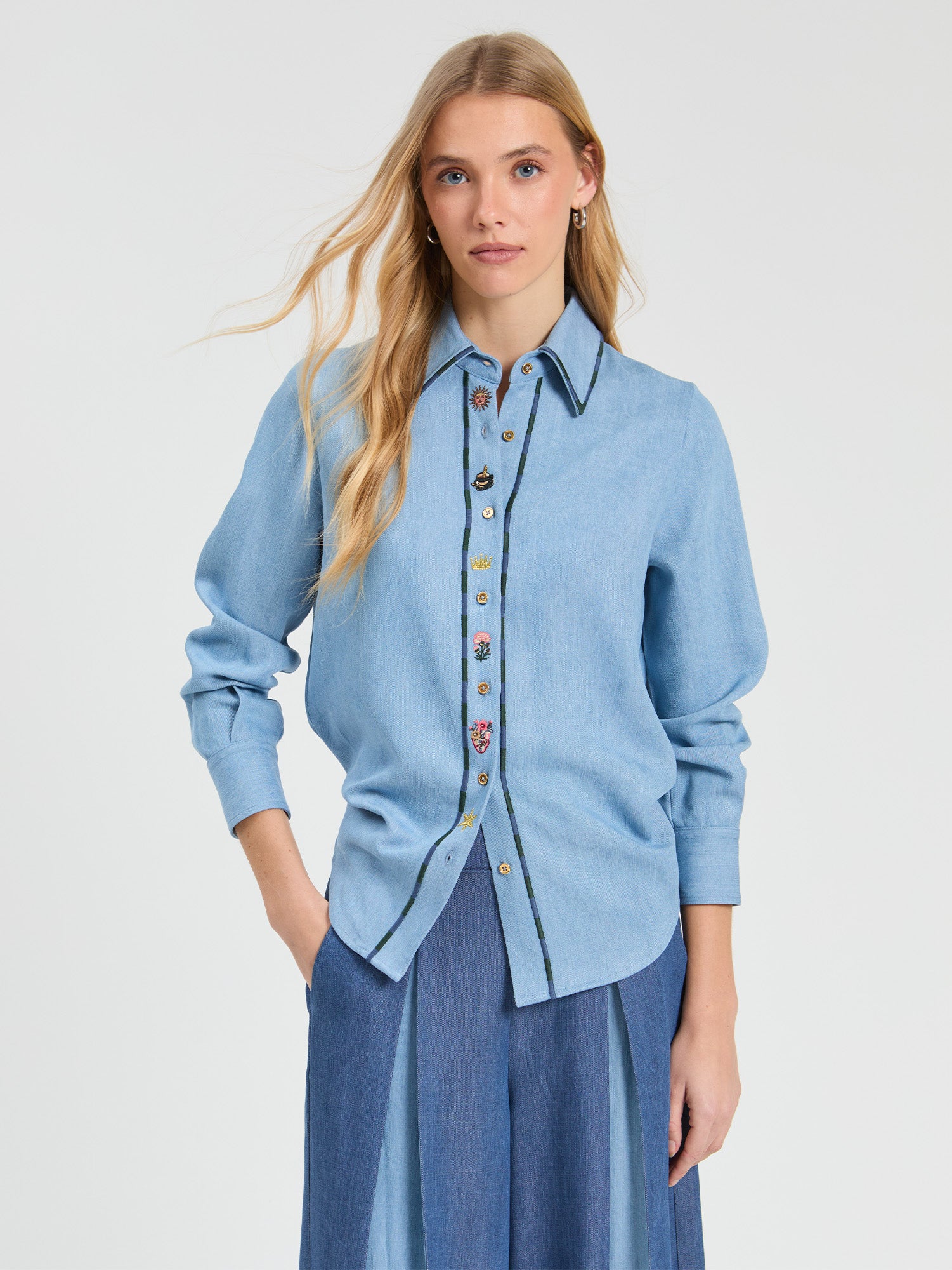 CAMISA DENIM AZUL BORDADO MADRID