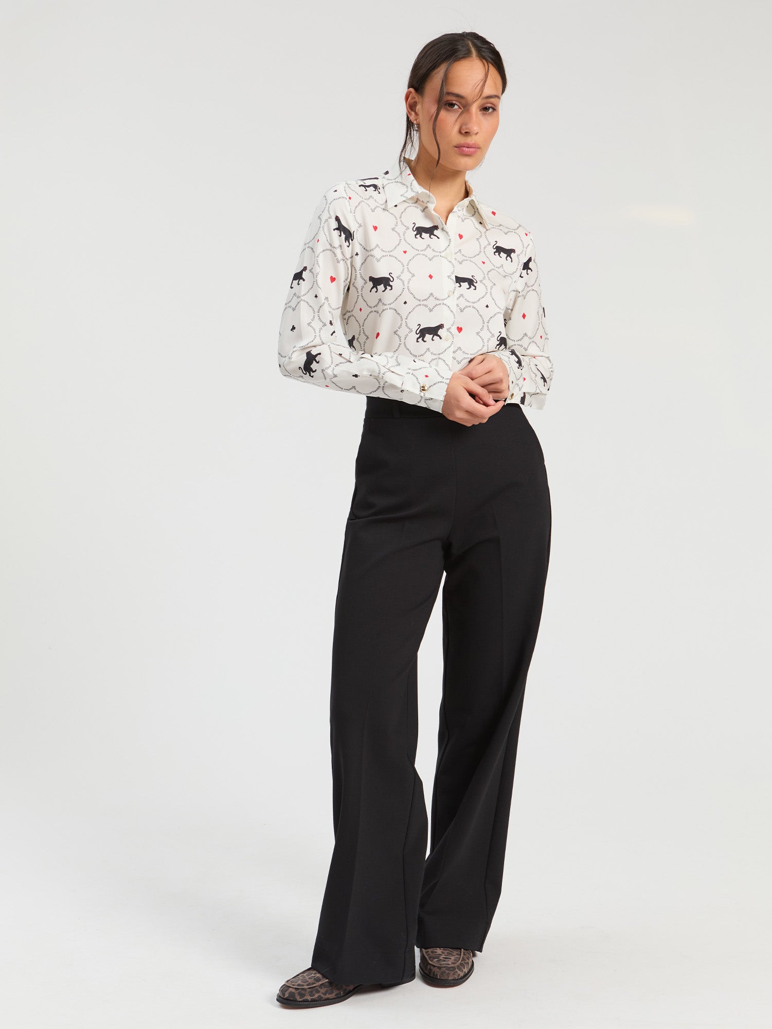 WHITE SHIRT WITH CAT PRINT