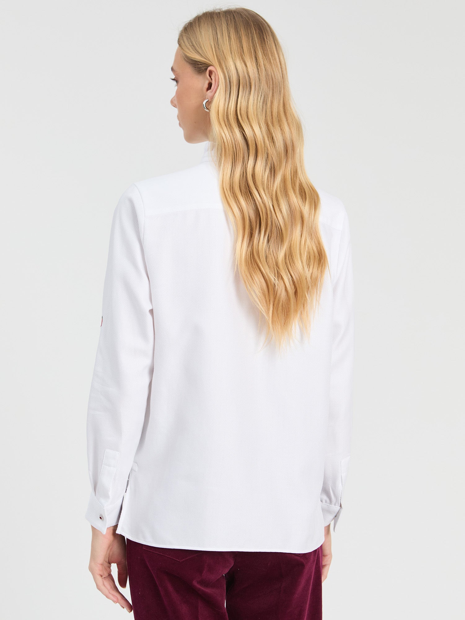 CAMISA ESPIGA BLANCA BORDADO FRESAS