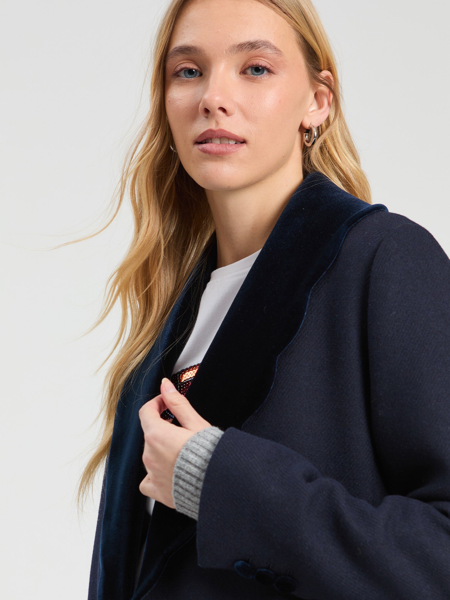 NAVY BLUE WOOL COAT WITH WAVY DETAIL