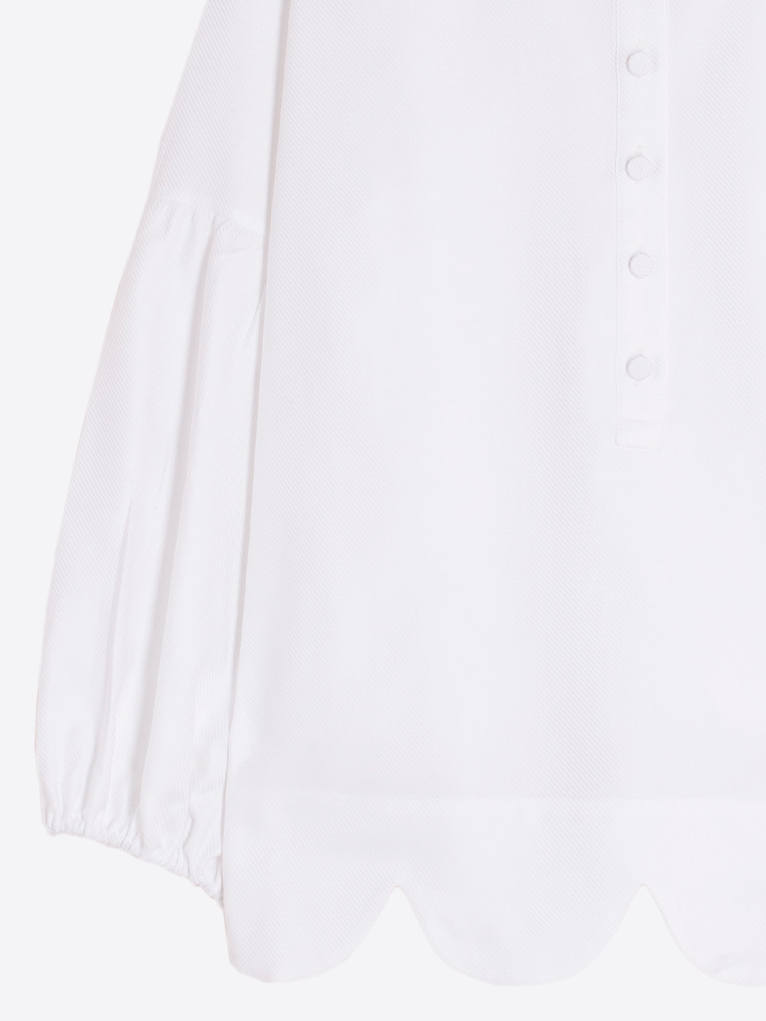 WHITE SHIRT UNDER WAVE