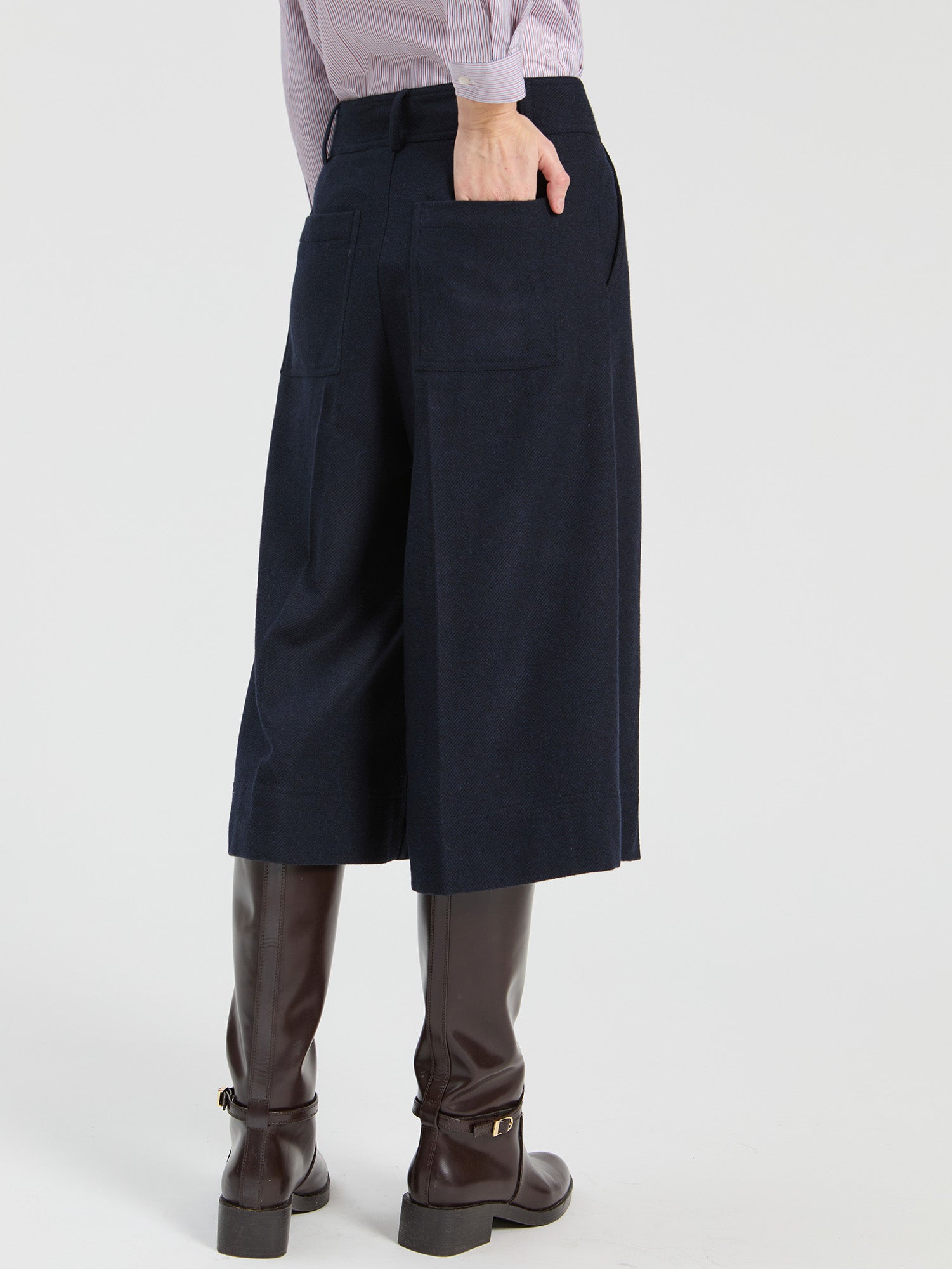 NAVY WOOL BERMUDA SHORTS
