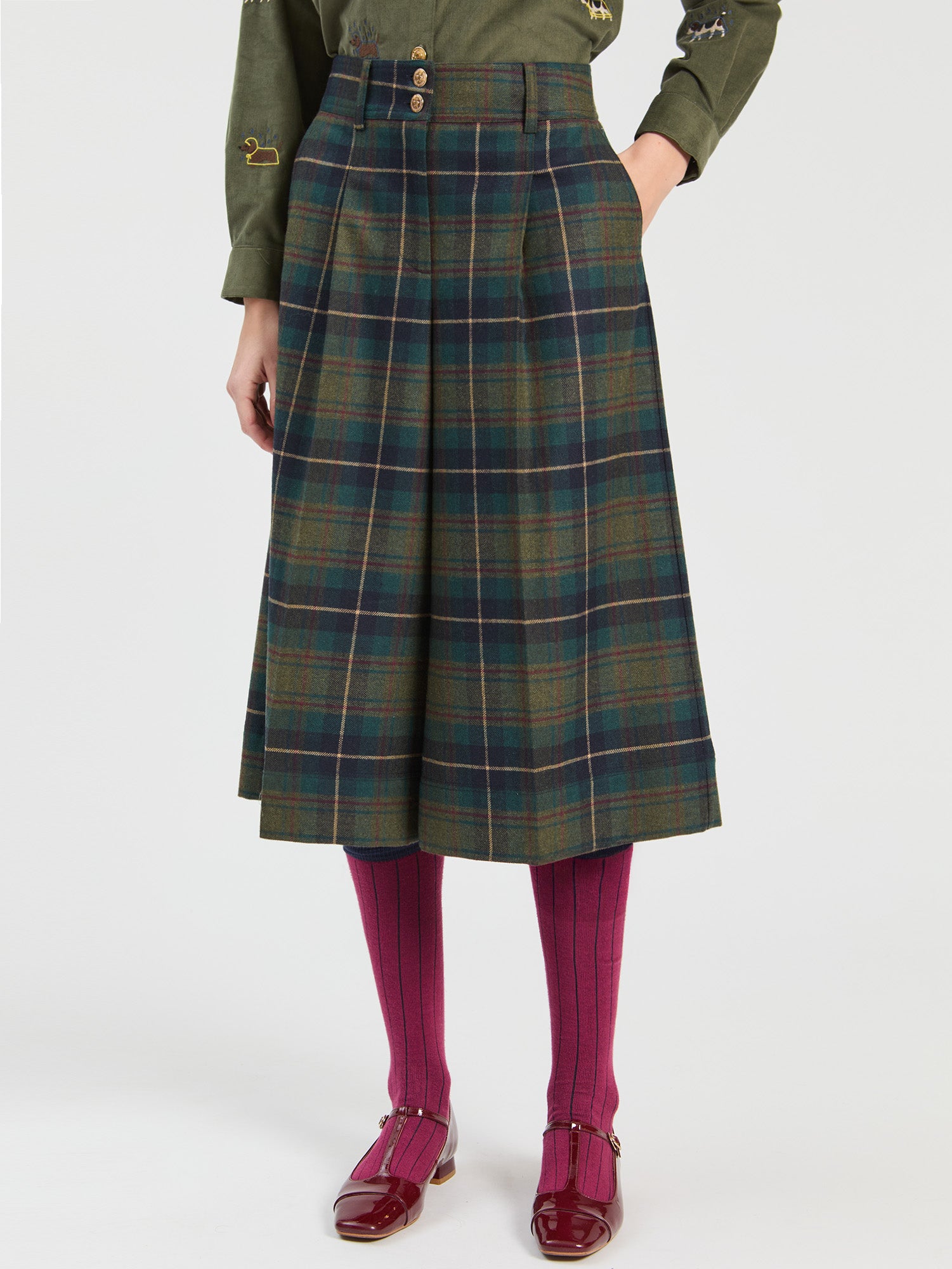GREEN BURGUNDY PLAID WOOL SHORTS