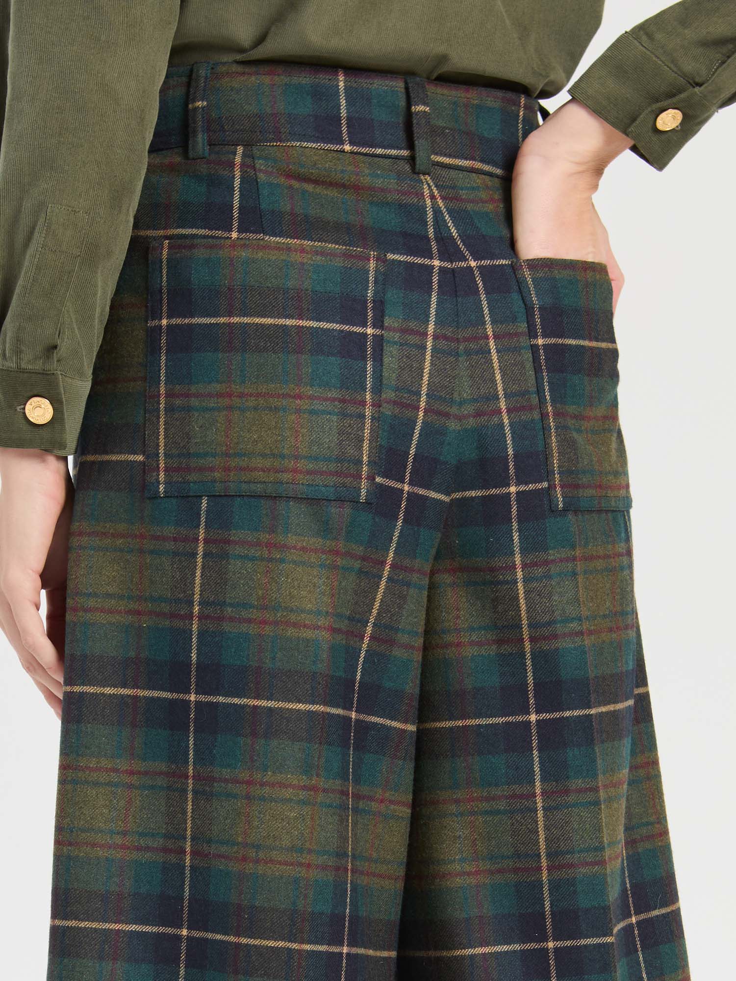 GREEN BURGUNDY PLAID WOOL SHORTS