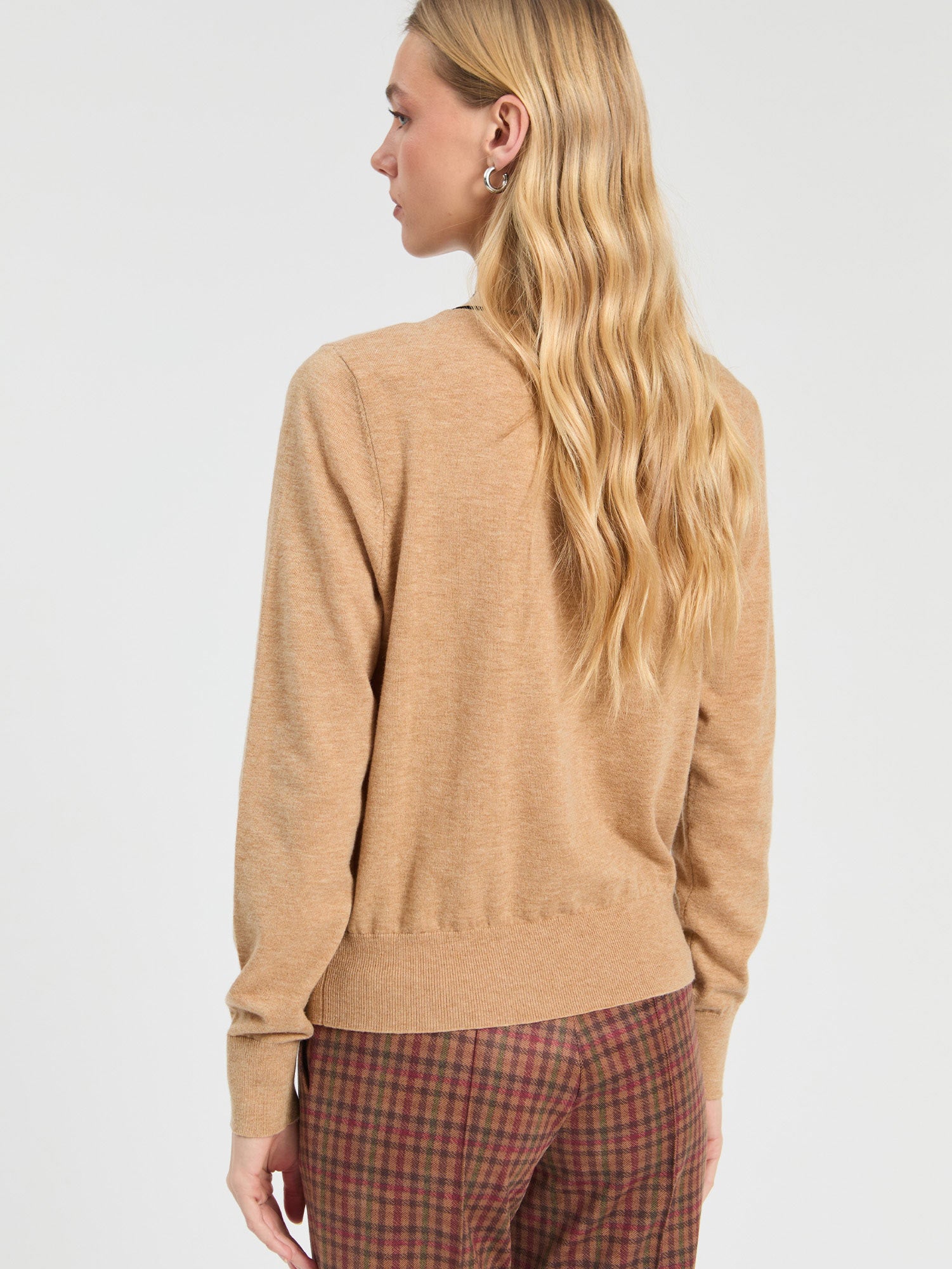 BLACK AND BEIGE BOW SWEATER