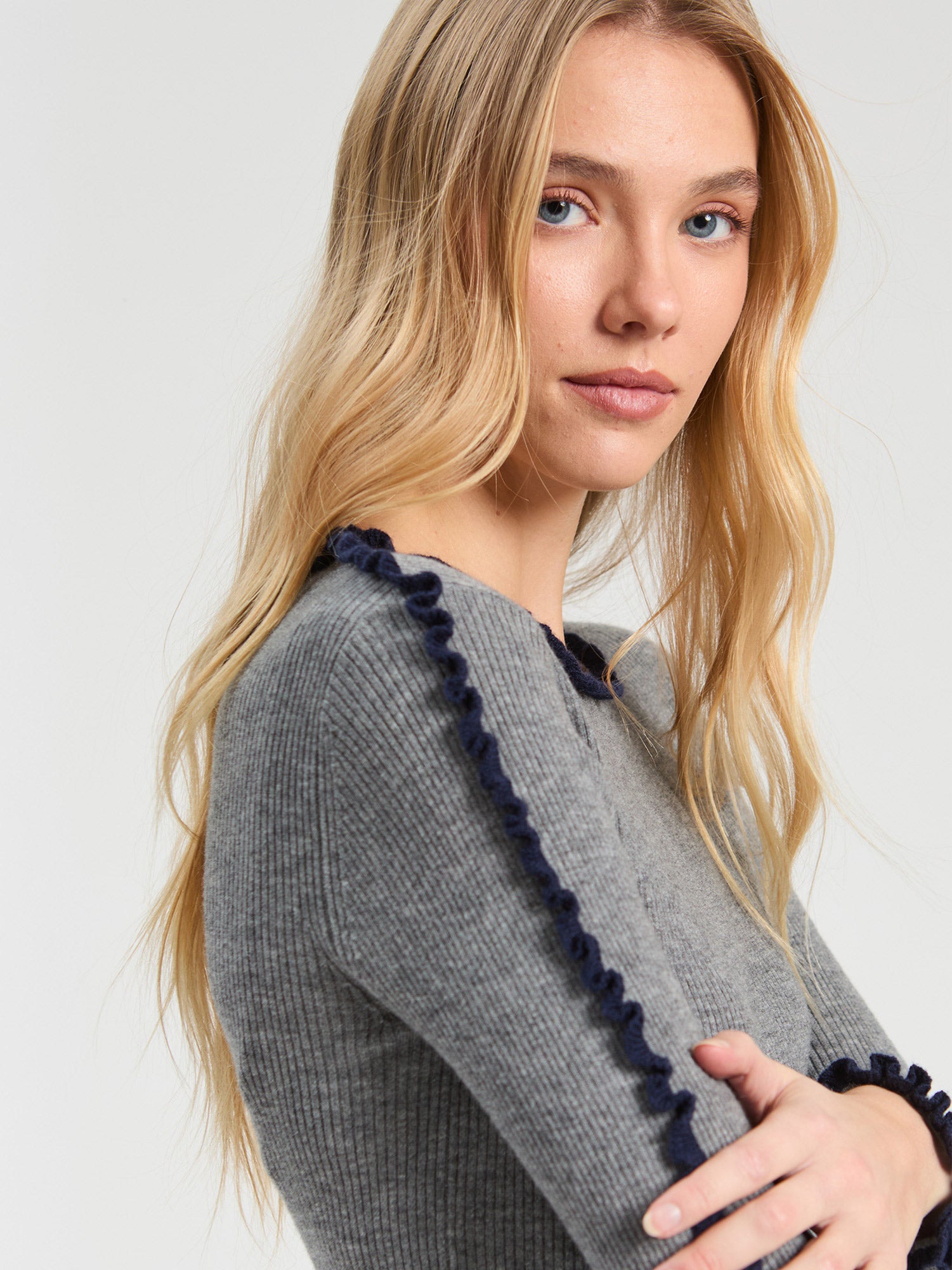 GREY RUFFLE SWEATER