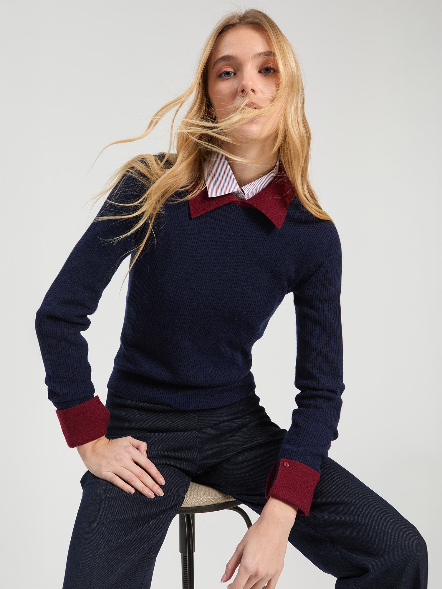 NAVY RIBBED JUMPER BURGUNDY NECK