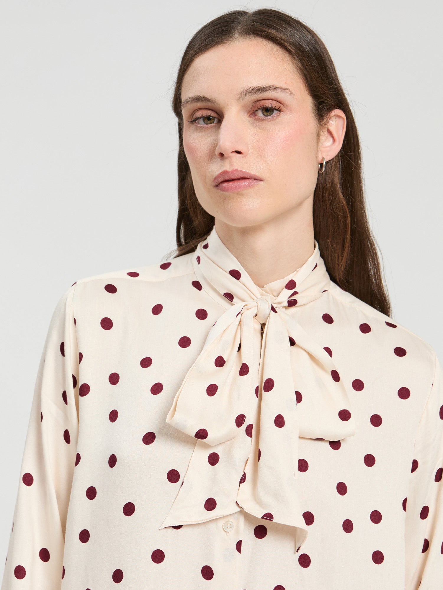WHITE SHIRT WITH RED POLKA DOTS