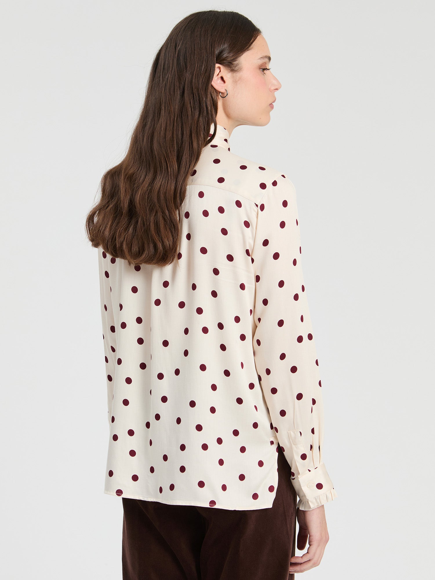 WHITE SHIRT WITH RED POLKA DOTS