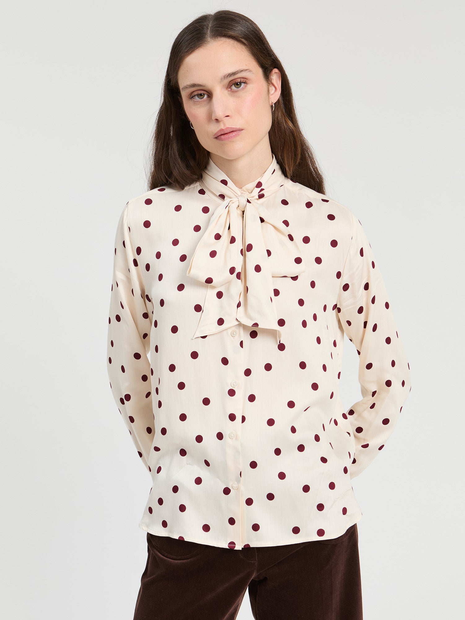WHITE SHIRT WITH RED POLKA DOTS