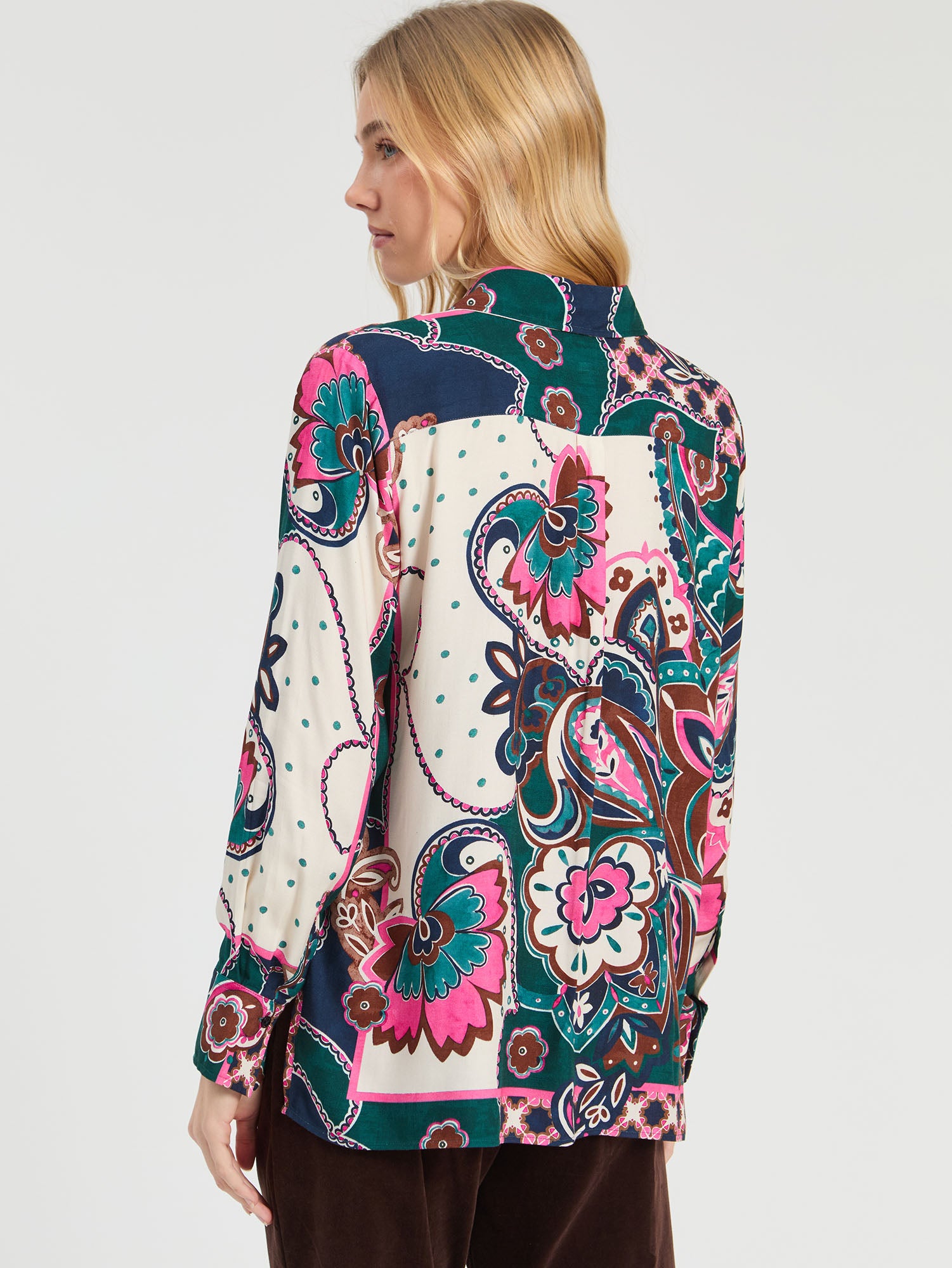 CAMISA PAISLEY VERDE Y ROSA