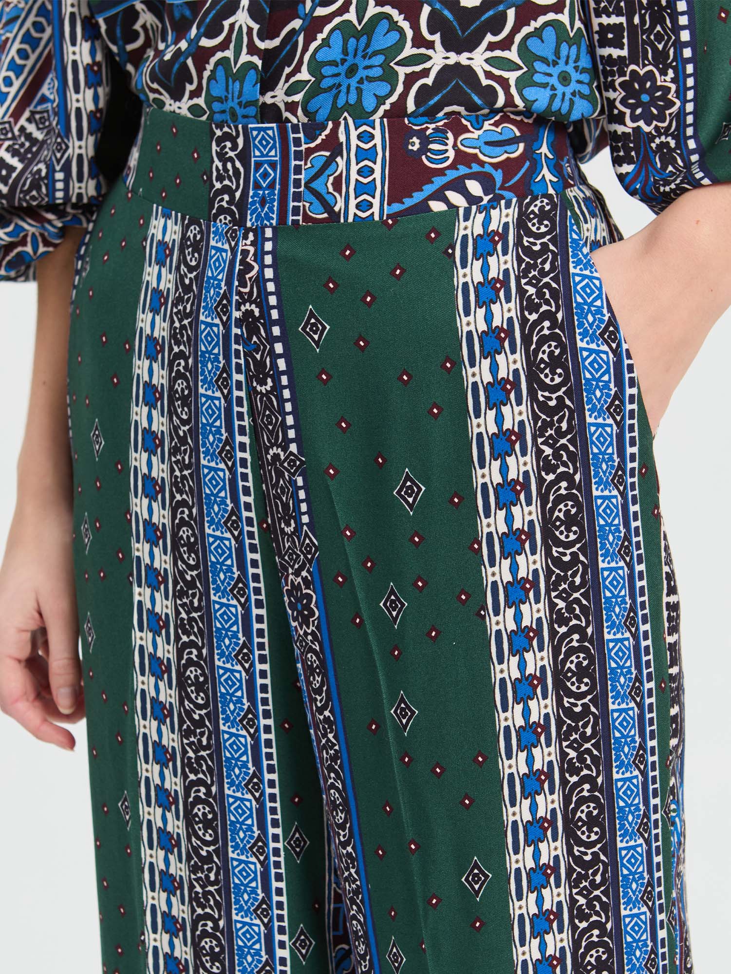 BORDER AND FLOWER TROUSERS