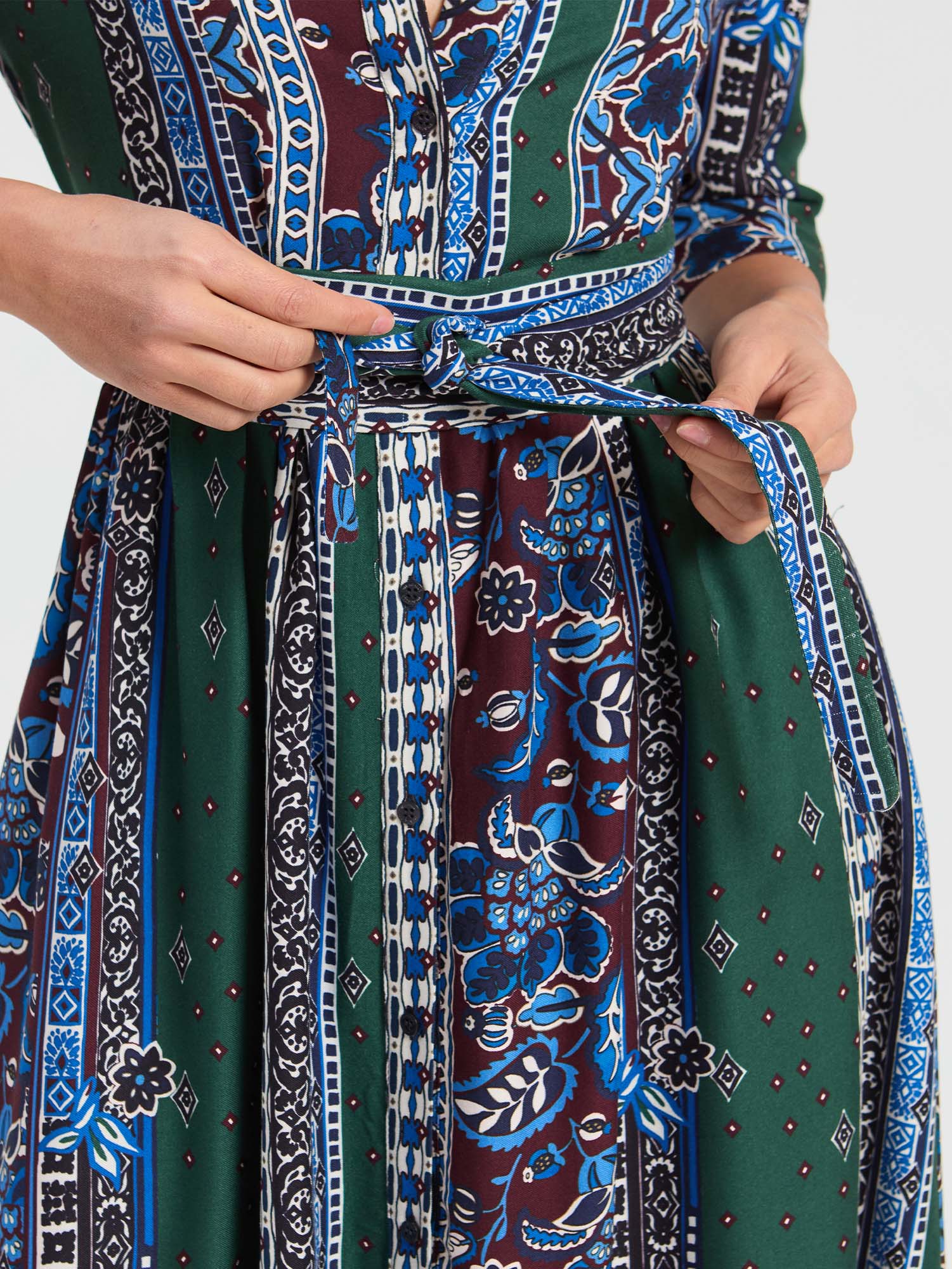 LONG DRESS WITH FRIEZES AND BLUE FLOWERS