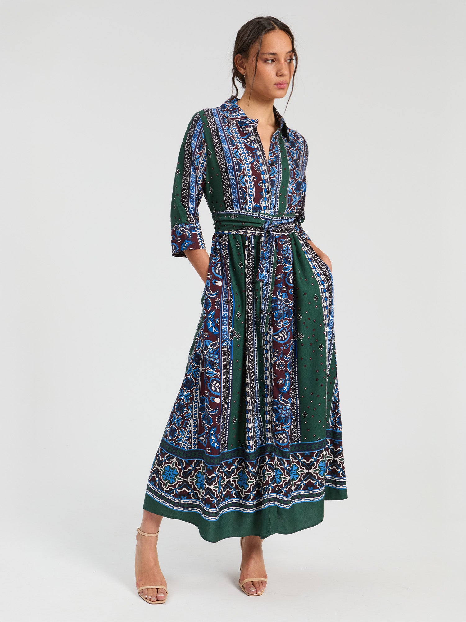LONG DRESS WITH FRIEZES AND BLUE FLOWERS