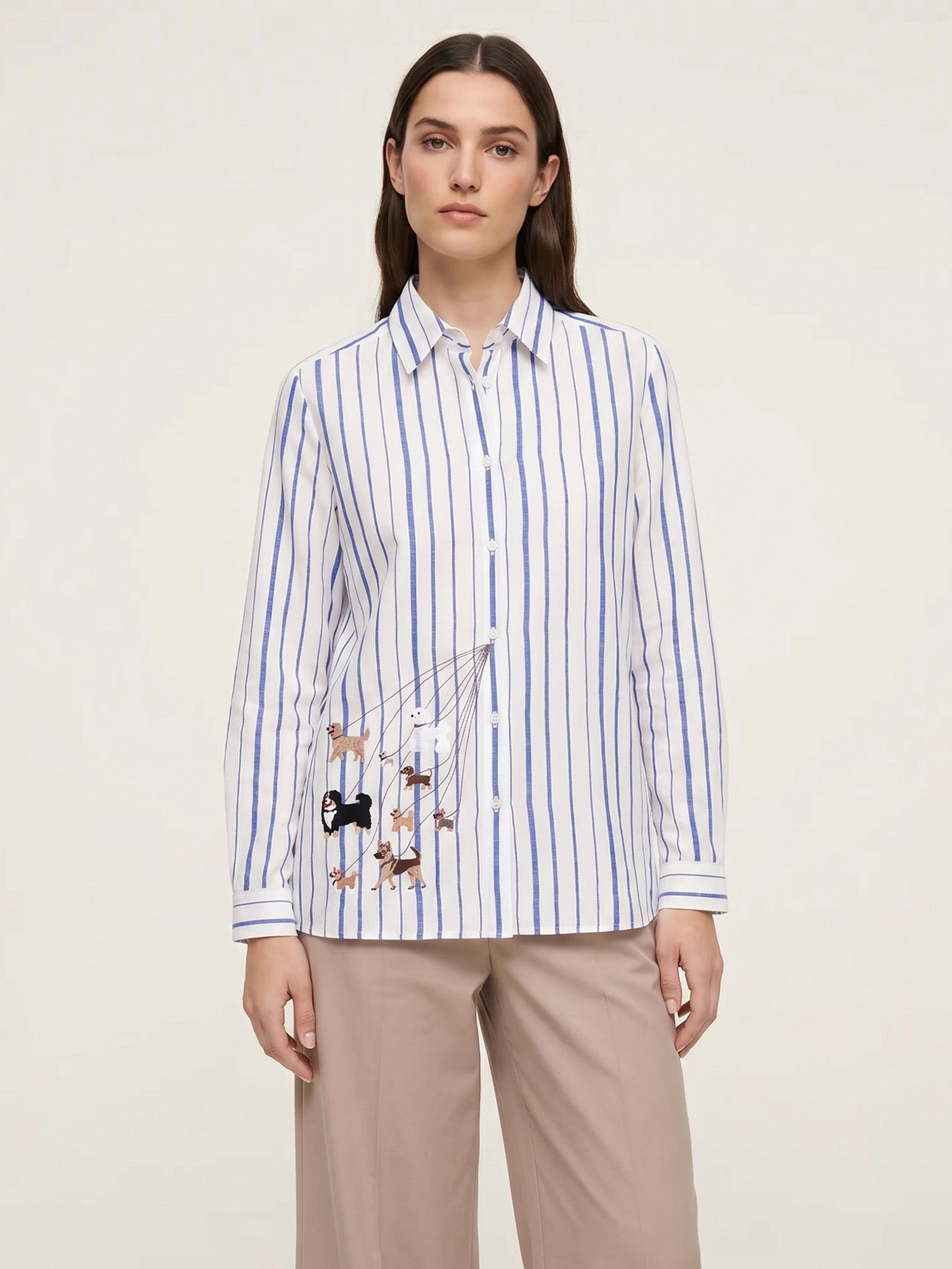 CAMISA DE RAYAS AZULES CON BORDADO DE PERROS