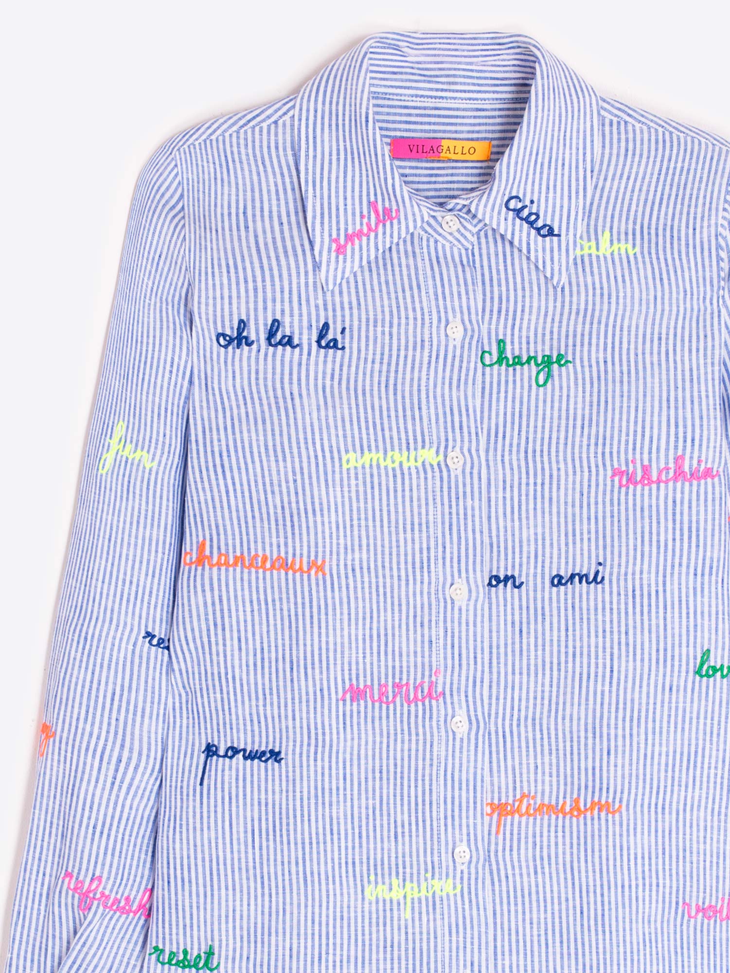 CAMISA AZUL RAYAS PALABRAS BORDADAS