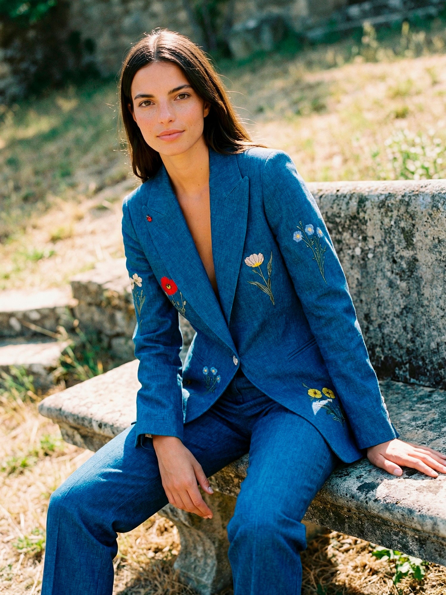 CHAQUETA AZUL FLORES BORDADAS