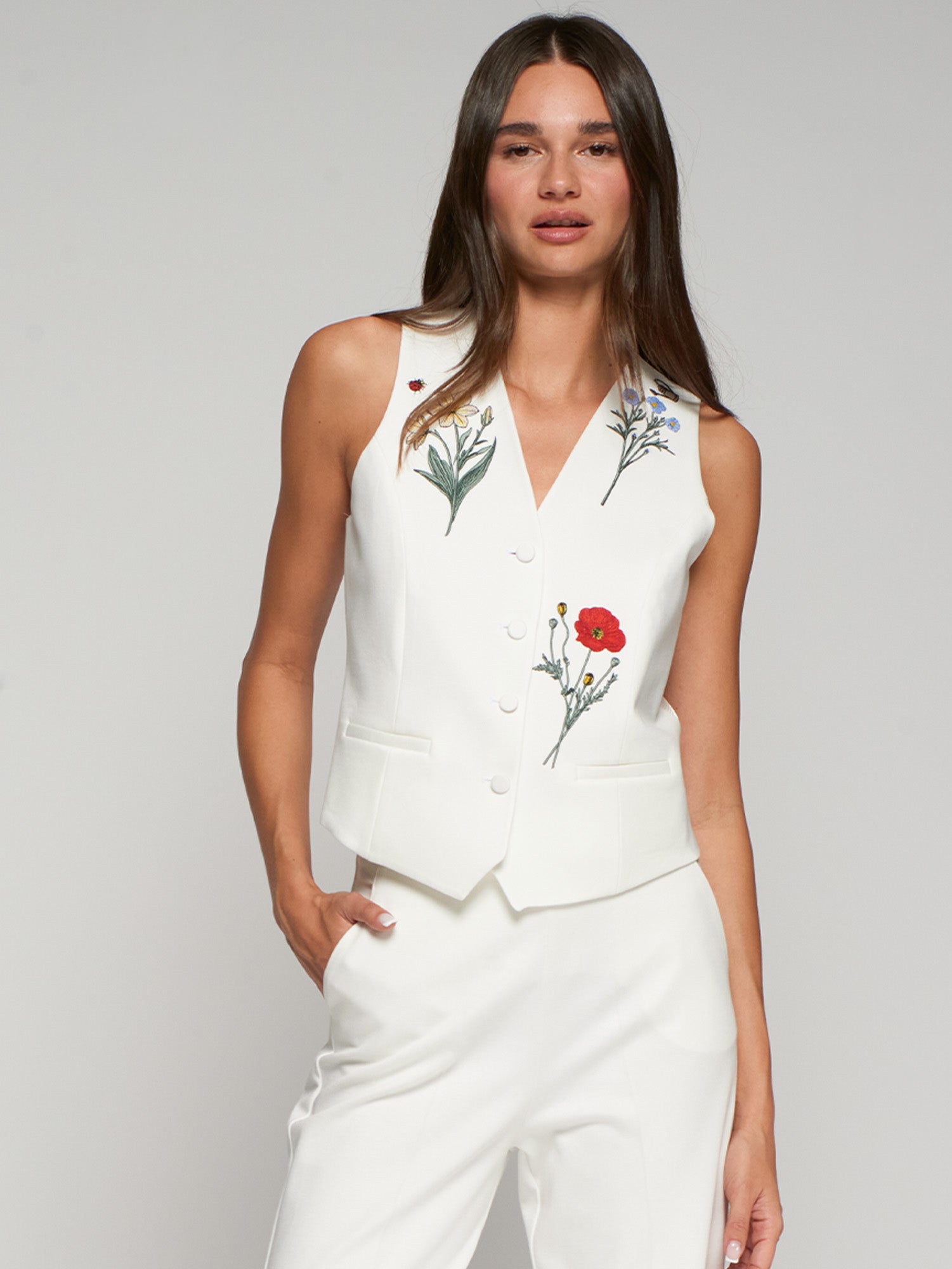 WHITE VEST WITH EMBROIDERED FLOWERS