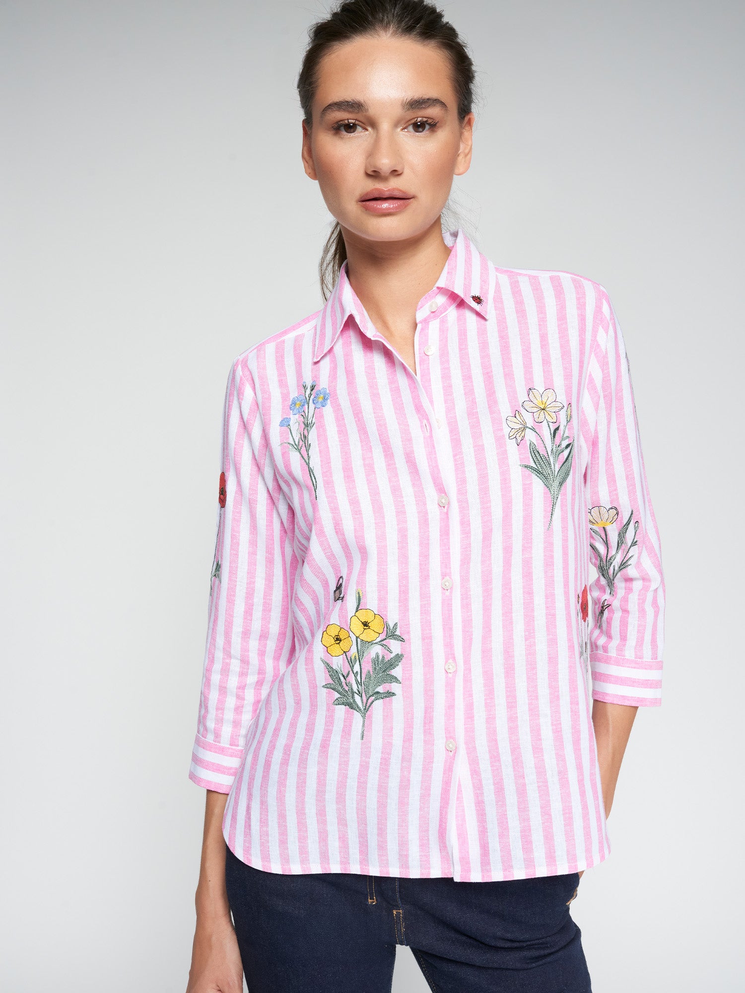 CAMISA RAYAS ROSA FLORES BORDADAS