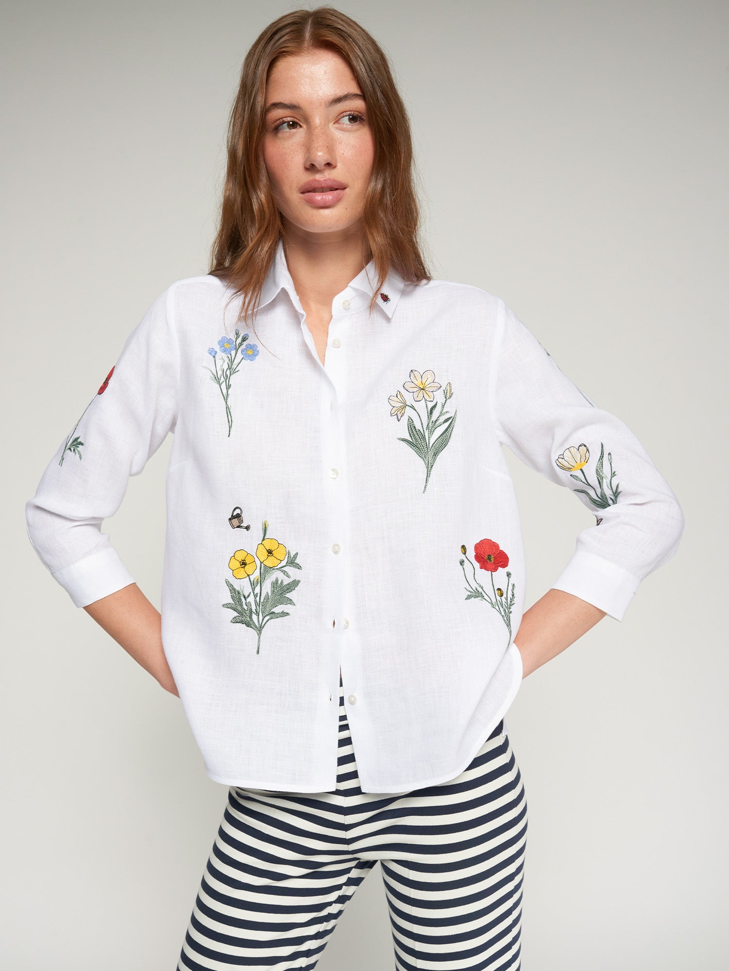 CAMISA BLANCA FLORES BORDADAS