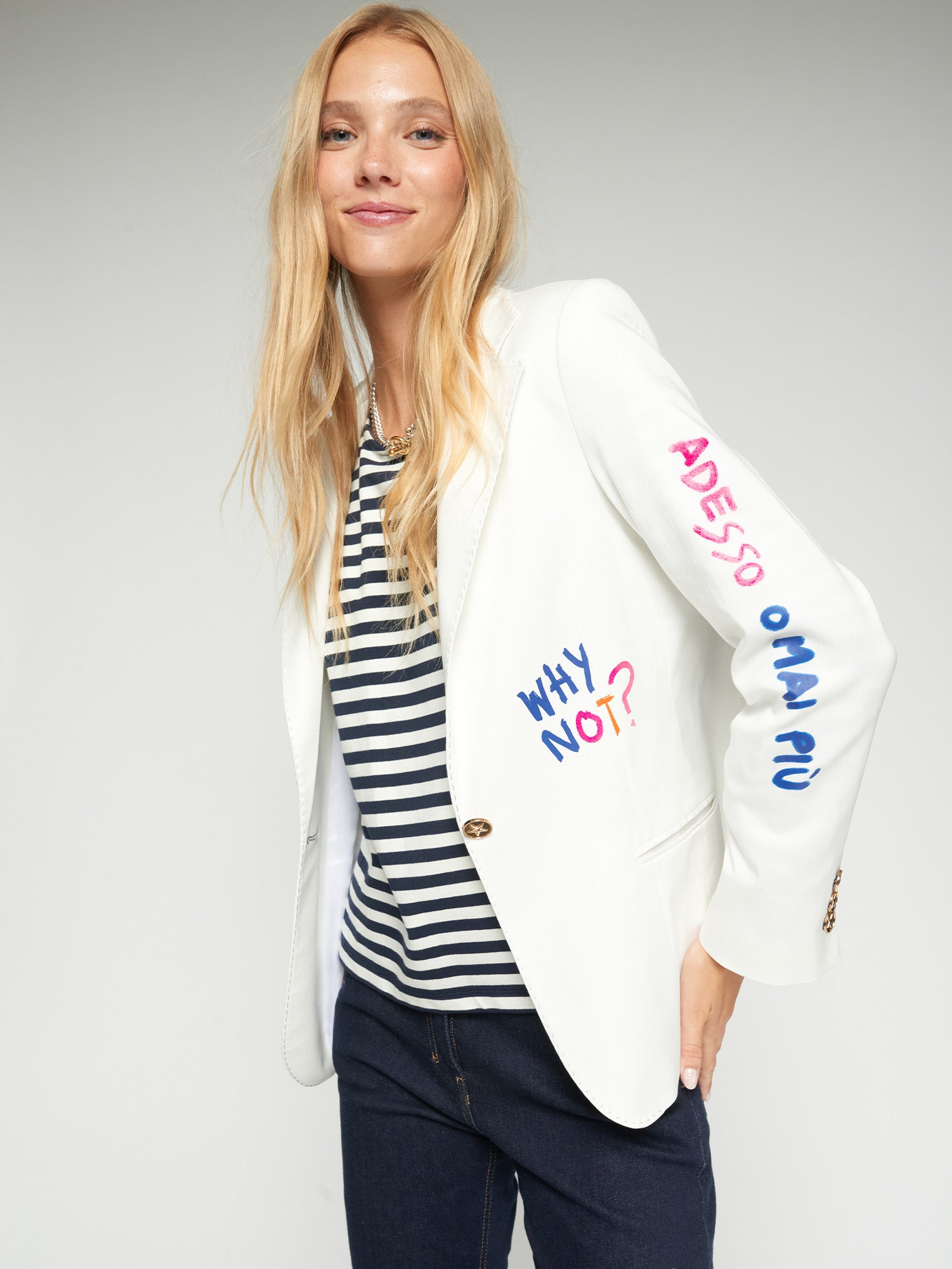 CHAQUETA BLANCA CAUTION
