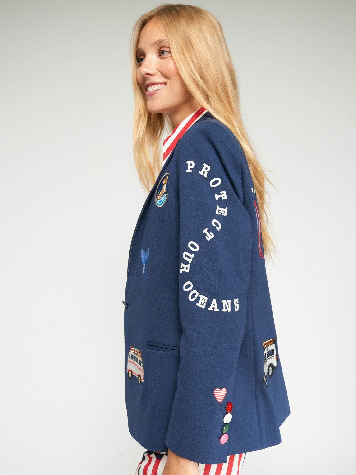 CHAQUETA AZUL MARINO ILUSTRACIONES VIAJERAS