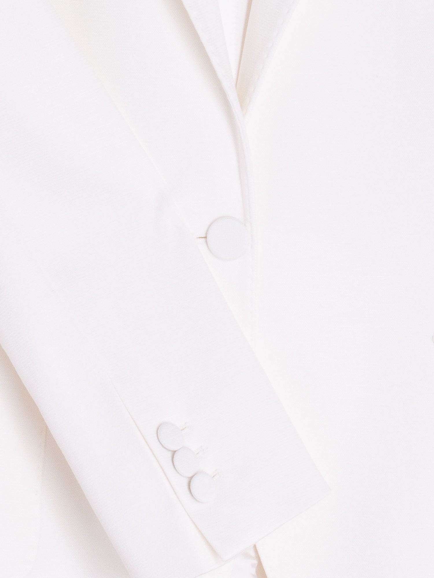 CHAQUETA BLANCA LISA SOLAPA CLÁSICA
