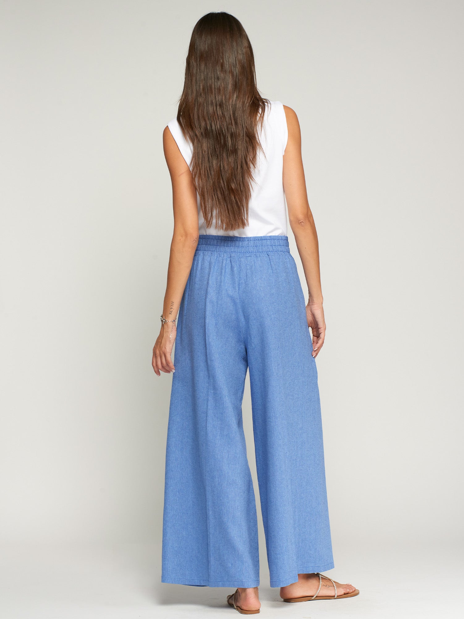 PANTALÓN ANCHO AZUL TABLAS DELANTERAS