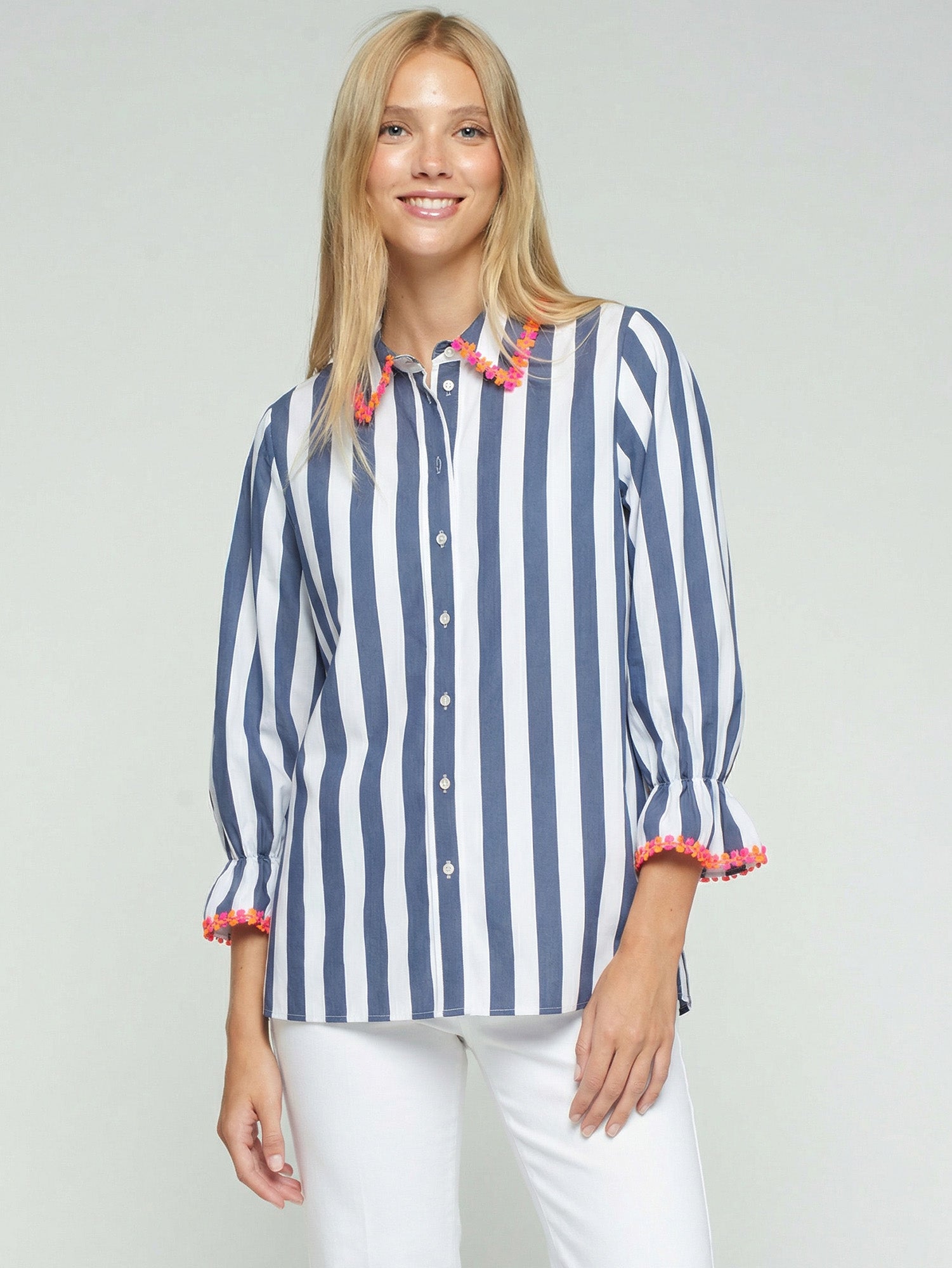 CAMISA RAYAS MARINO DETALLE FLORAL