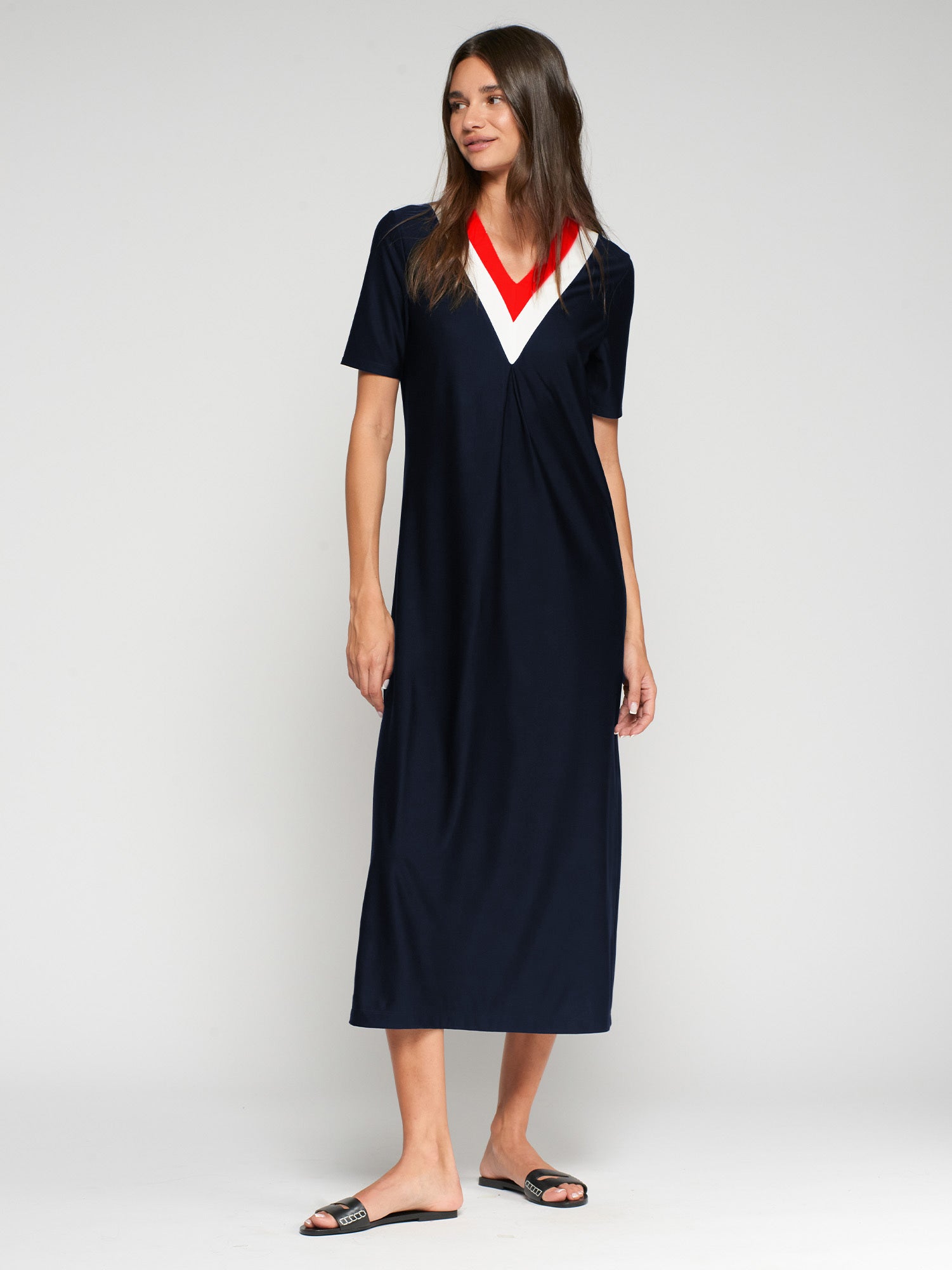 VESTIDO LARGO NEGRO ESCOTE EN V EN CONTRASTE