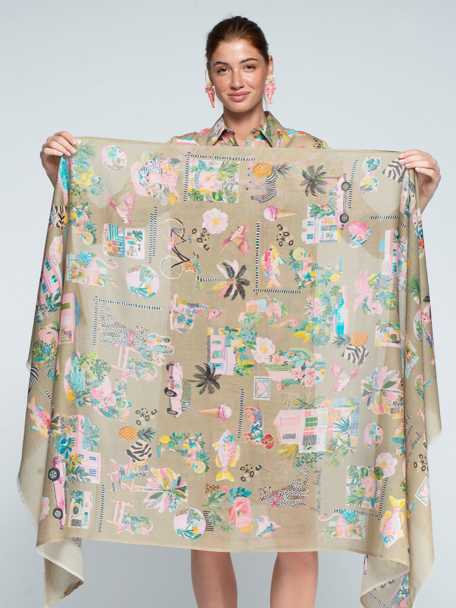 PAÑUELO ESTAMPADO POSTALES TROPICALES