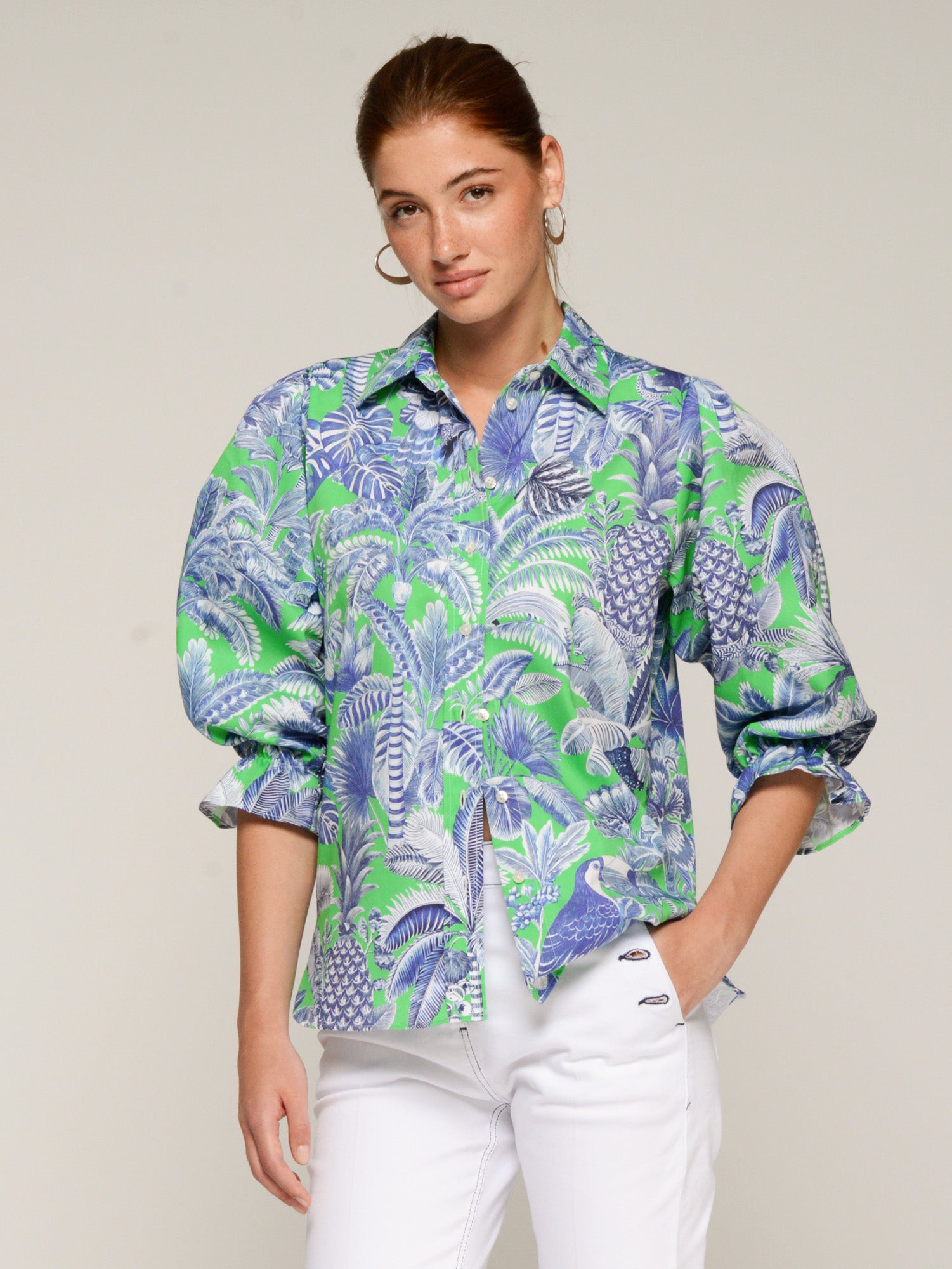 CAMISA ESTAMPADO HOJAS AZUL Y VERDE