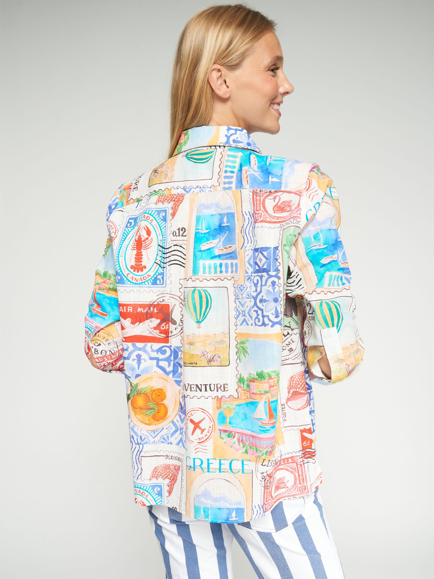 CAMISA ESTAMPADO SELLOS VIAJE MULTICOLOR