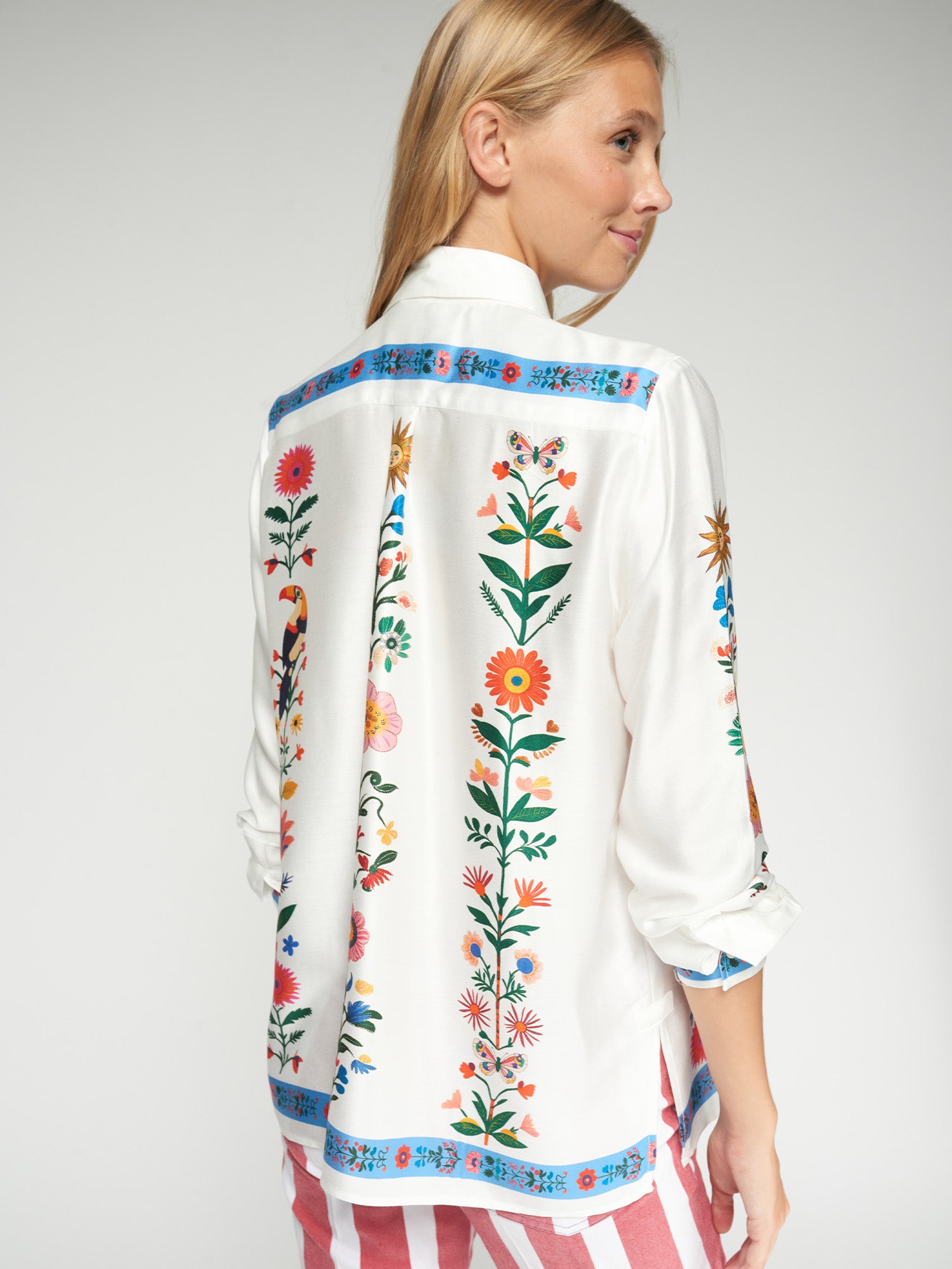 CAMISA BLANCA ESTAMPADO FLORAL VERTICAL