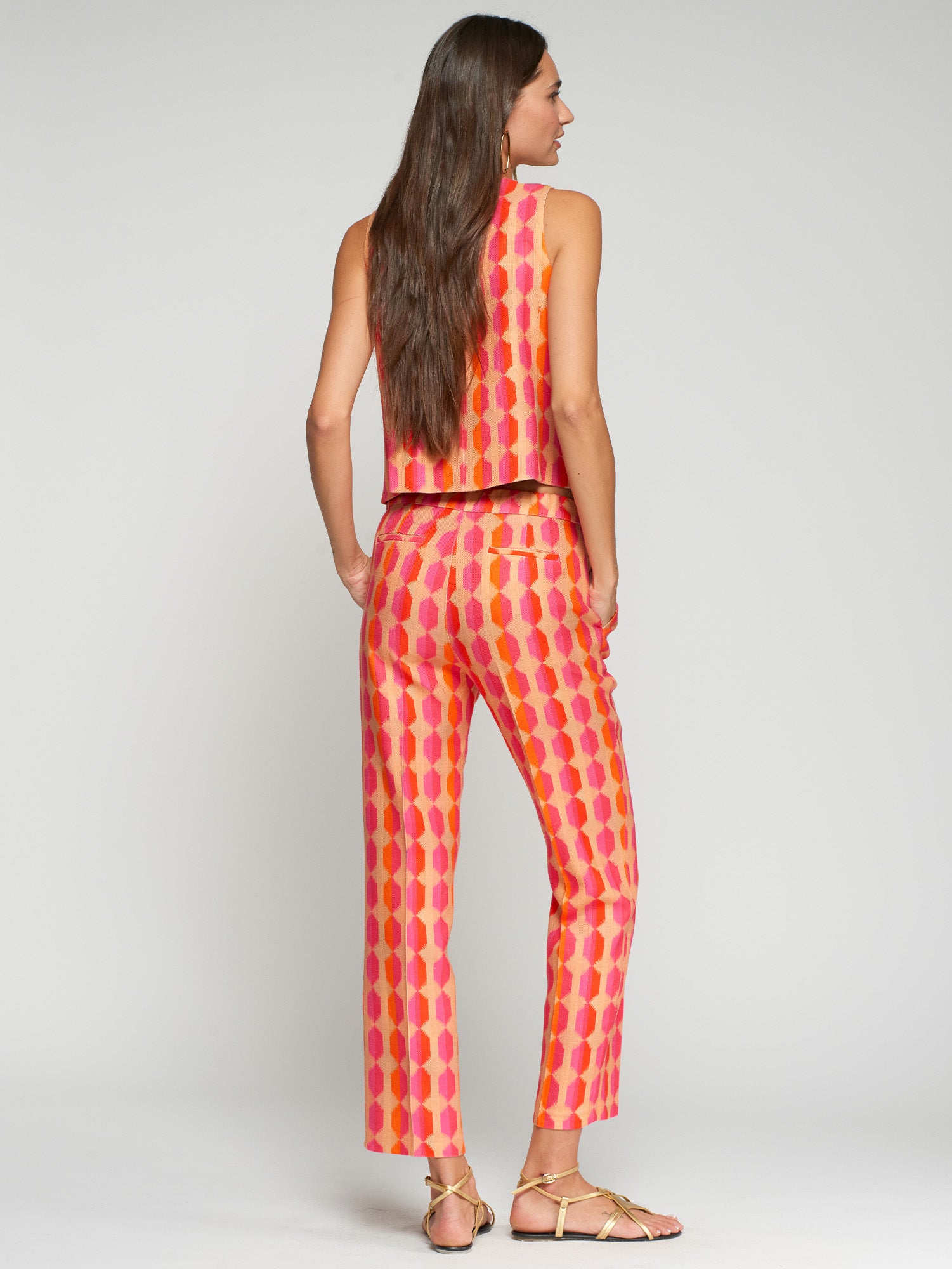 PANTALÓN RECTO ESTAMPADO GEOMÉTRICO ROSA