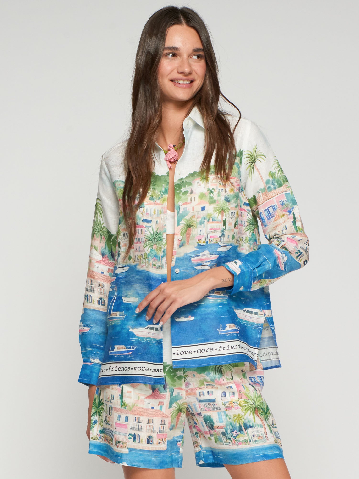 CAMISA ESTAMPADO CIUDAD COSTERA