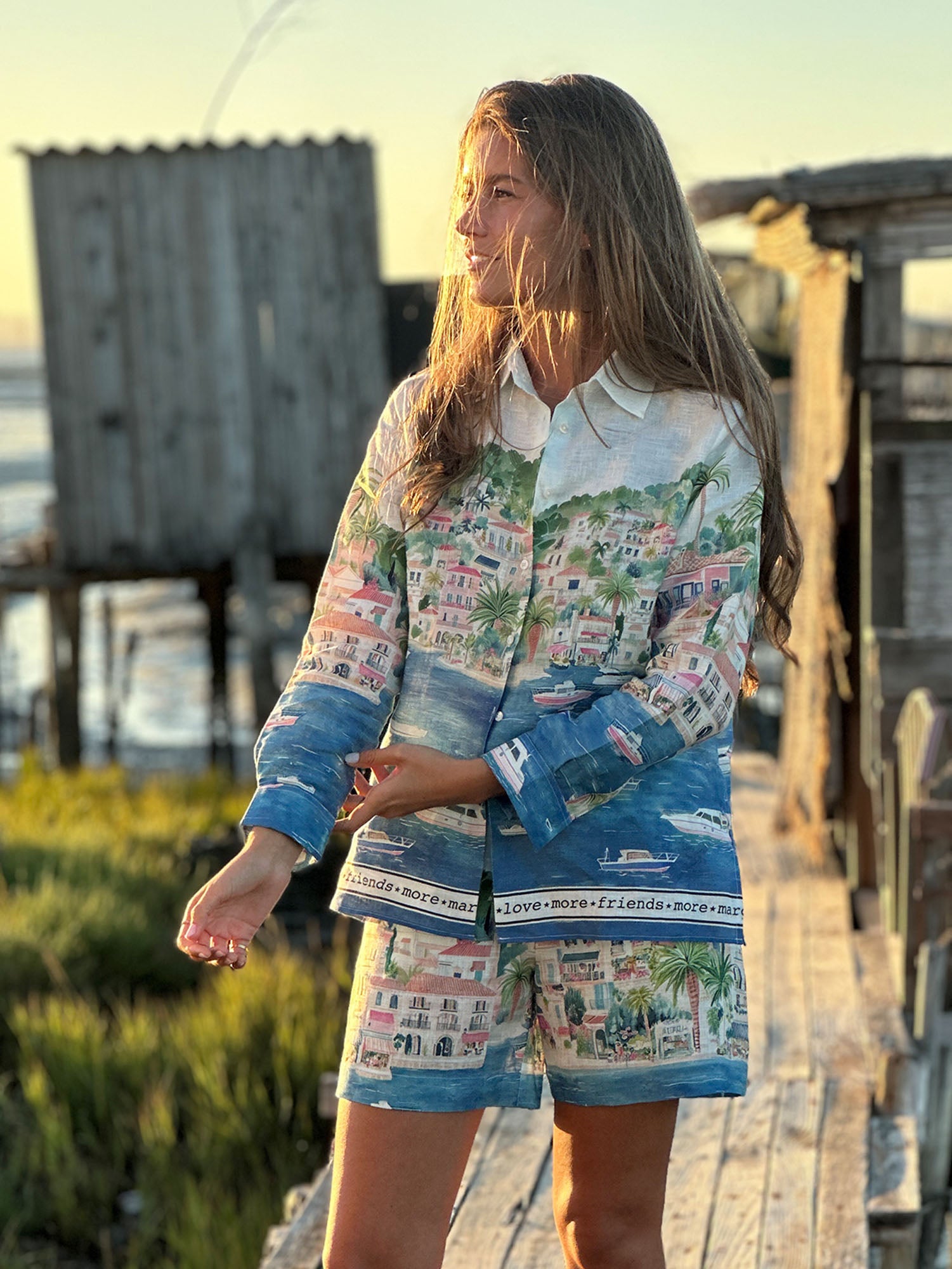 CAMISA ESTAMPADO CIUDAD COSTERA