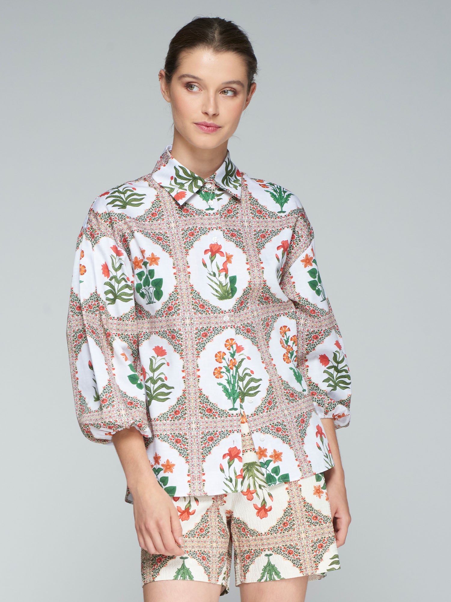 CAMISA MANGA ABULLONADA MOTIVO FLORAL