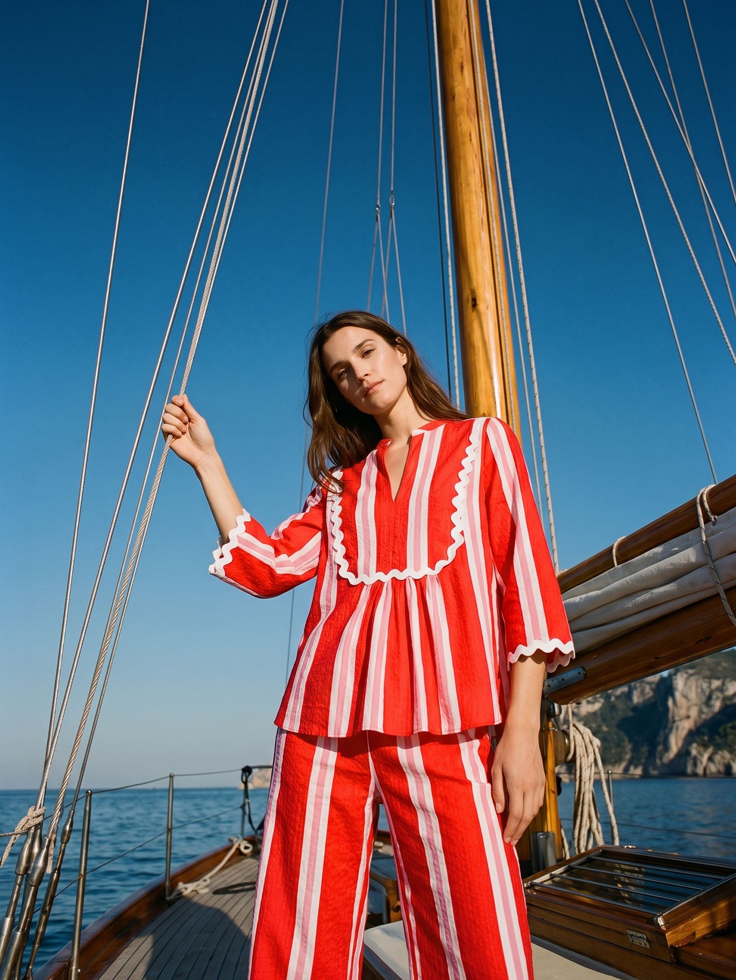 CAMISA SEERSUCKER RAYAS ROJAS ONDULINA