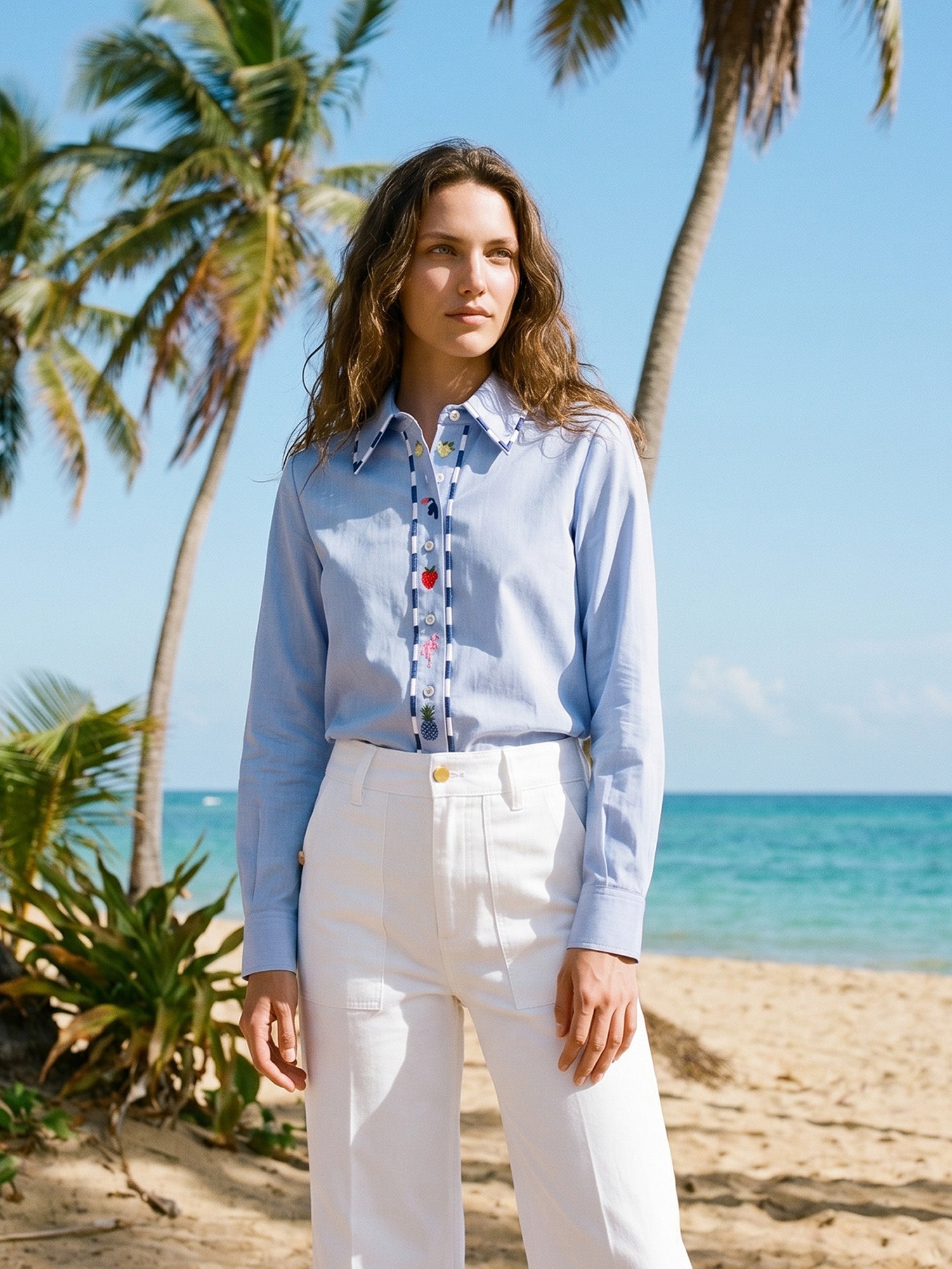 CAMISA AZUL BORDADO RIBETES