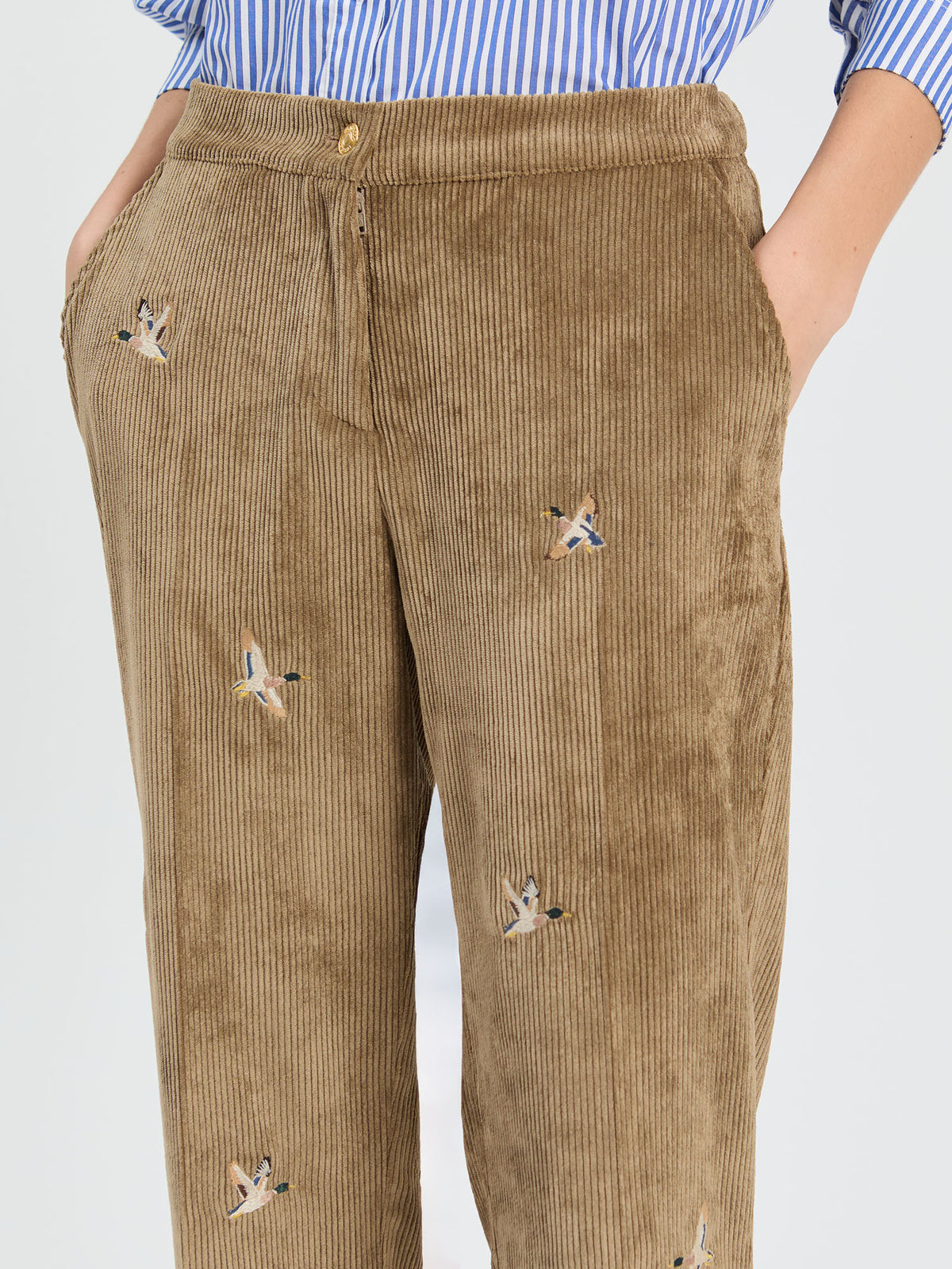 PANTALÓN CAMEL BORDADO