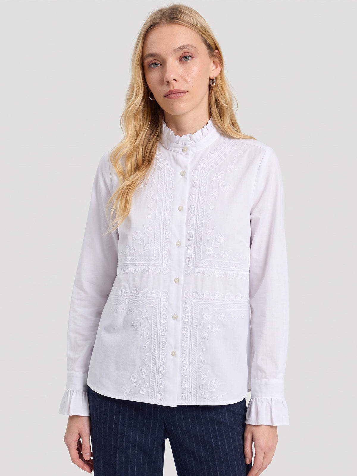 WHITE SHIRT WITH EMBROIDERED DETAILS